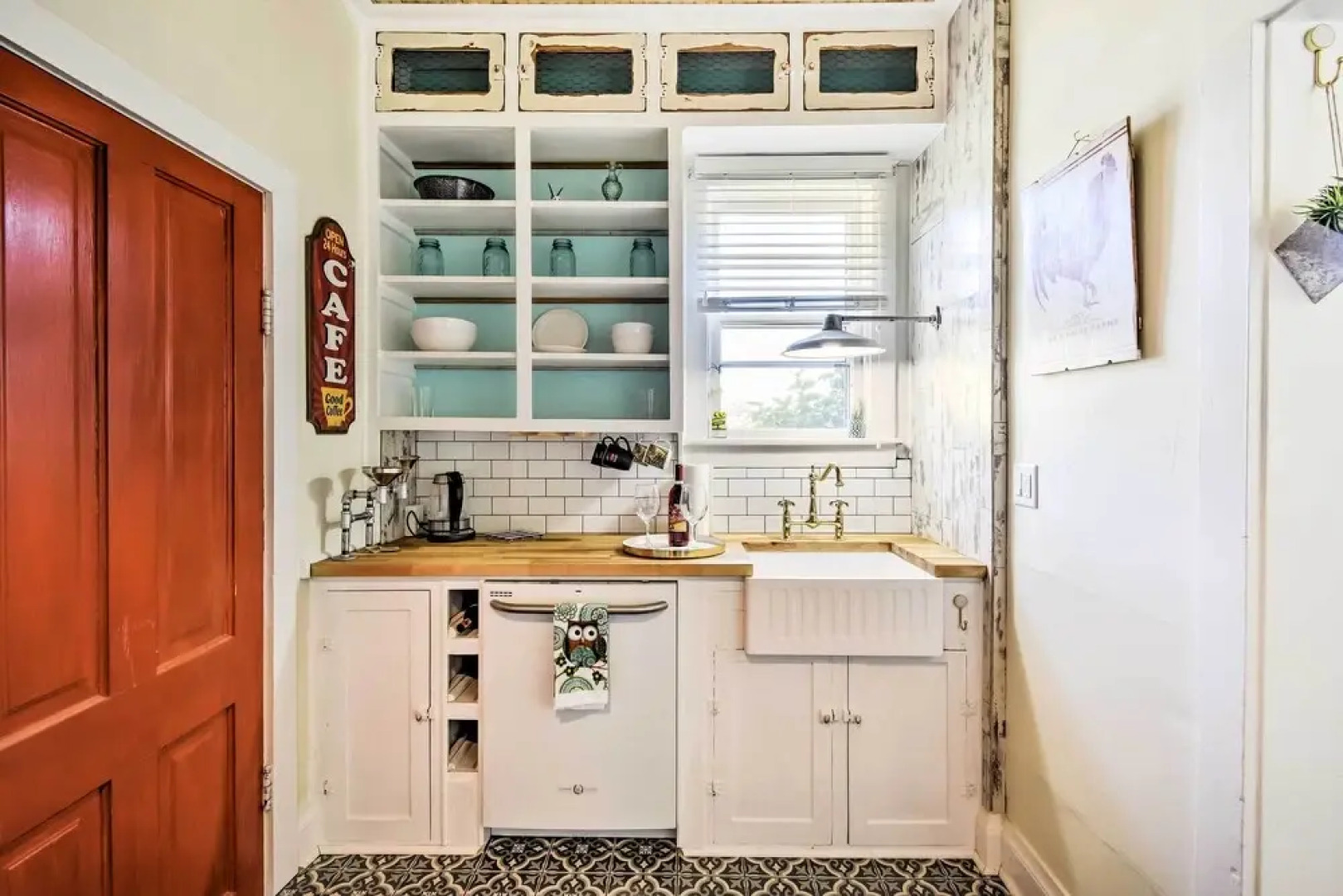 Walk to Dtwn Shops & Eats: Sturgeon Bay Retreat