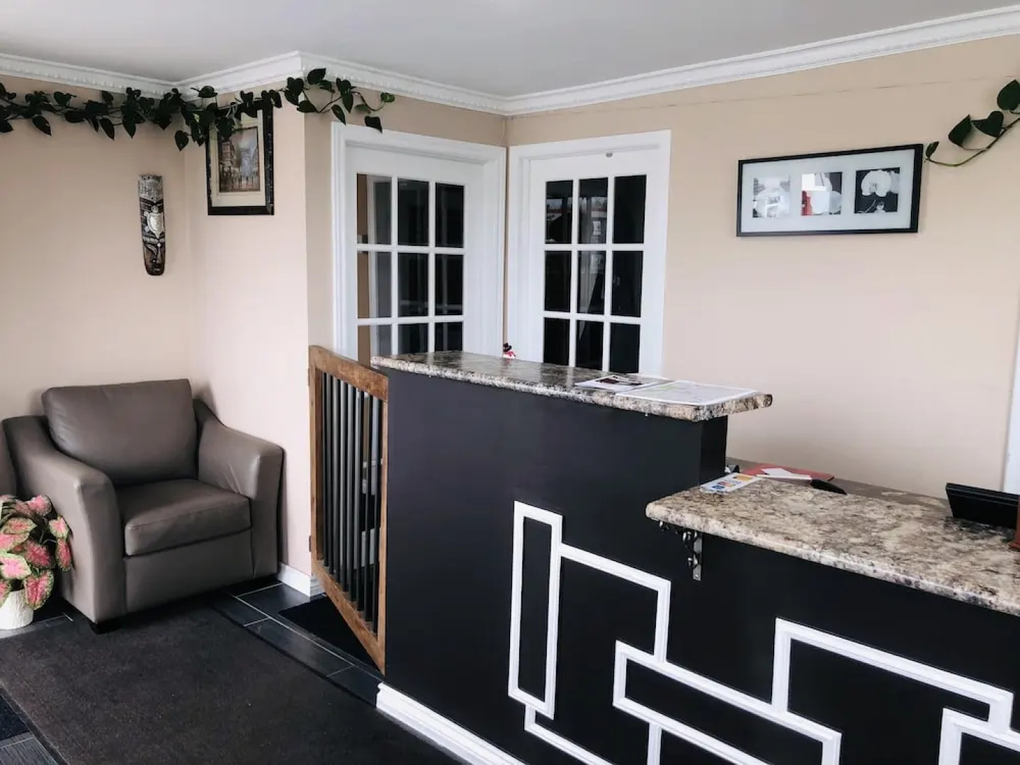 Perth Plaza Inn & Suites