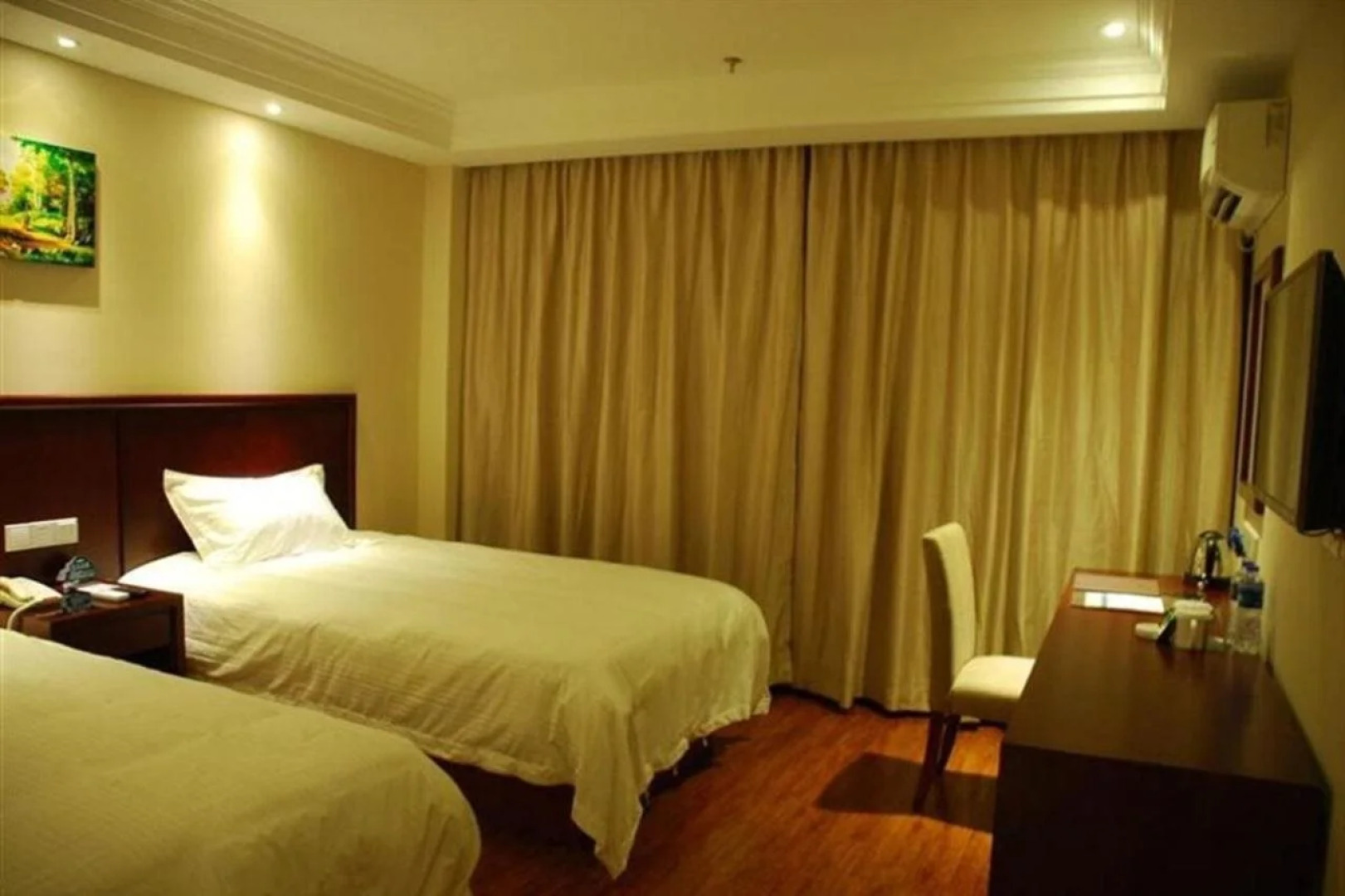 GreenTree Inn Chuzhou Dingyuan County People's Square General Hospital Business Hotel