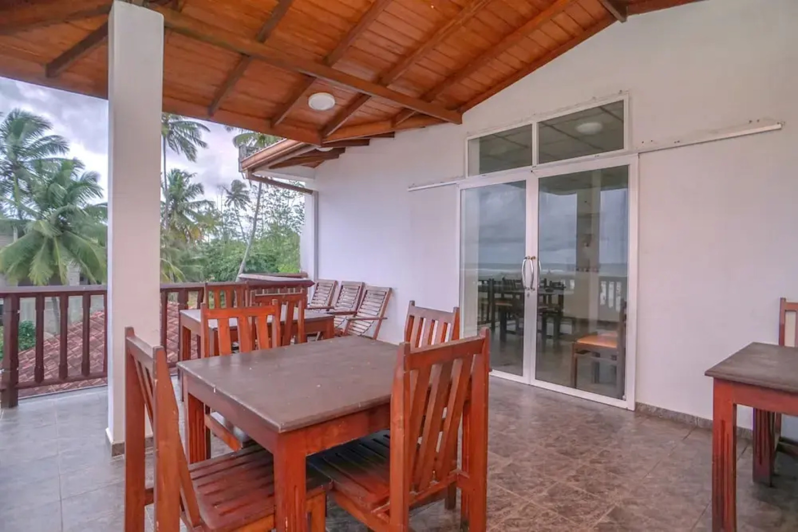 OYO 421 New Beach View Hotel