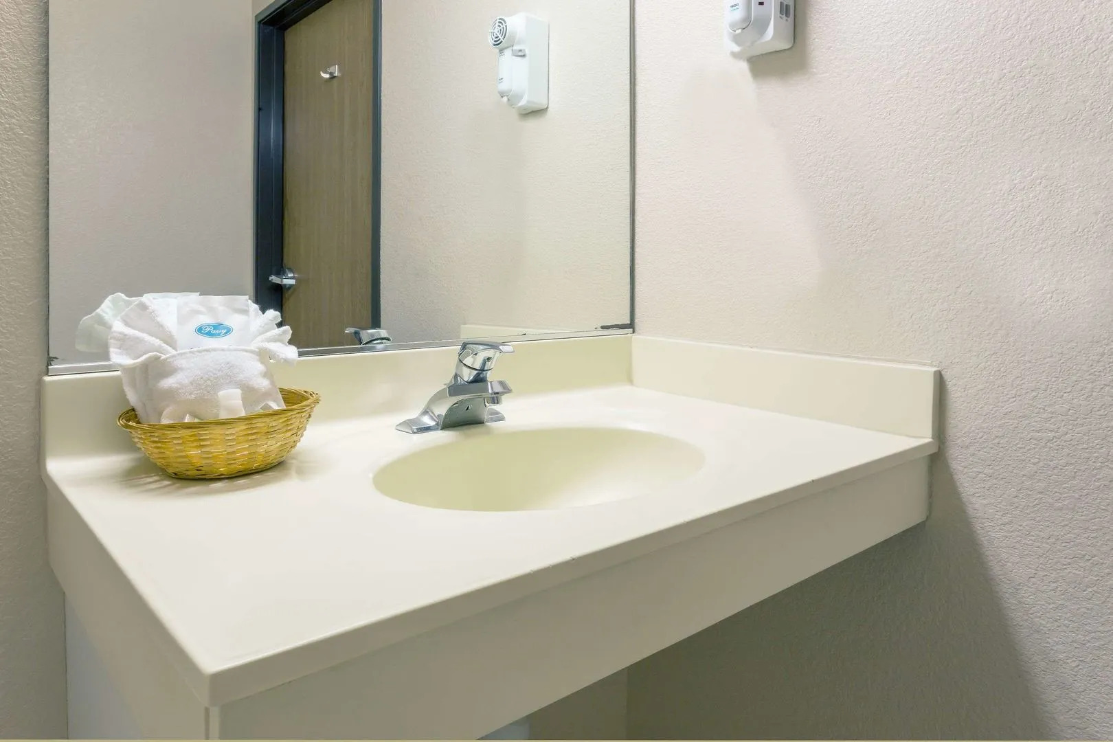 Harvest Inn, Dixon/ UC Davis.