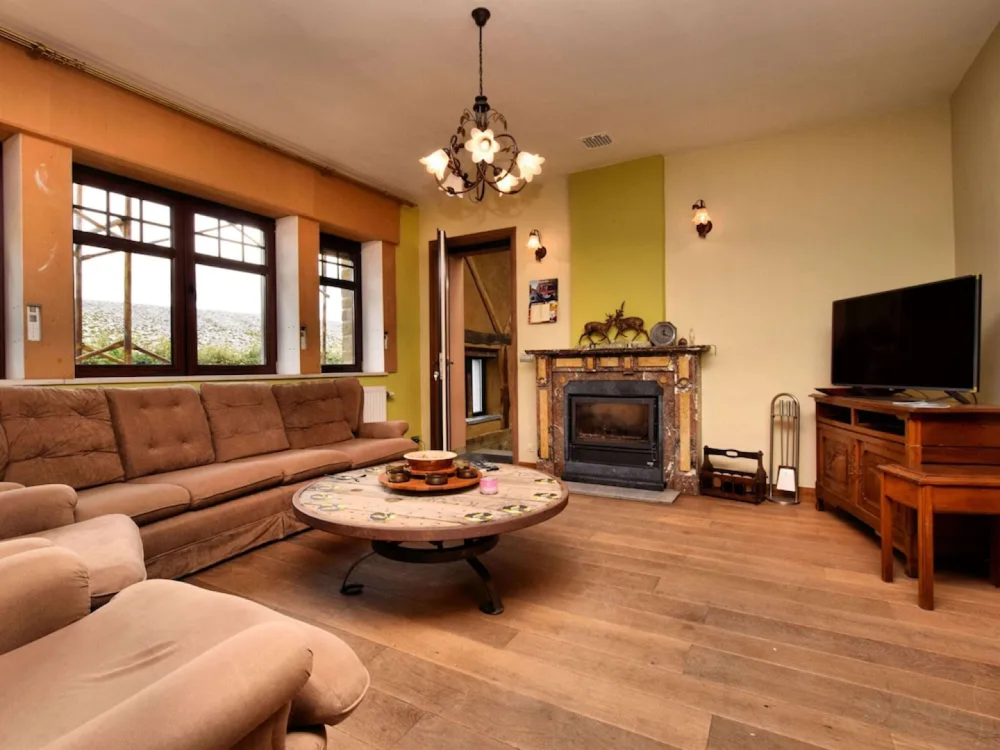 Pleasant Holiday Home in Erezée Ardennes with Hot Tub, Sauna