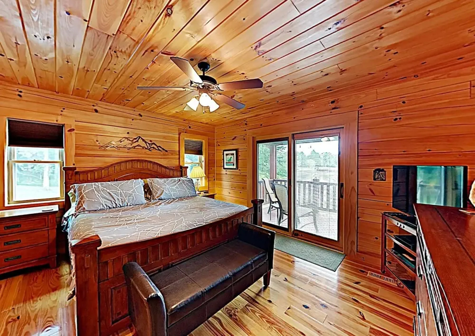 New Listing! Lakefront Log W/ Large Balcony 3 Bedroom Home