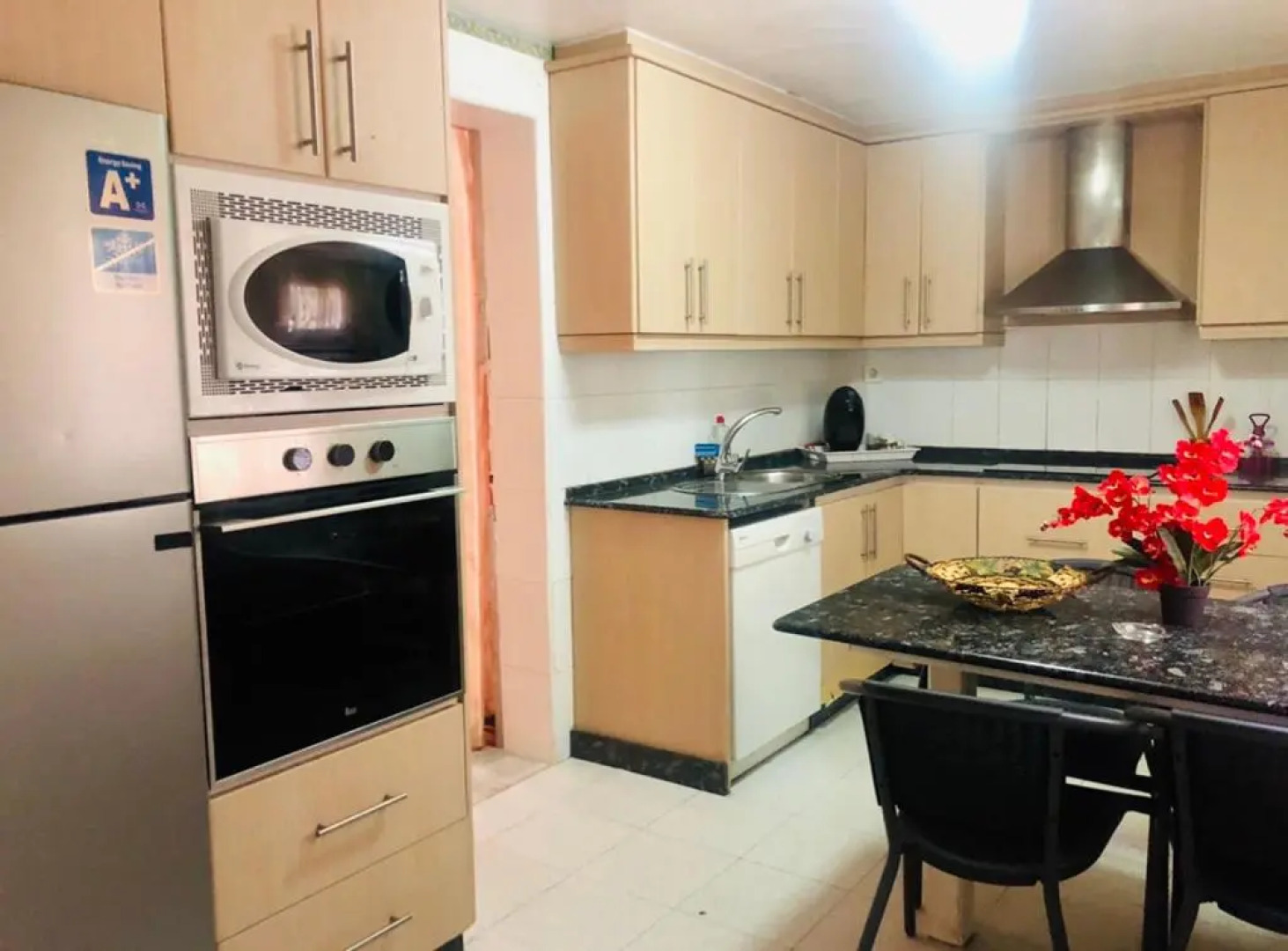 GRAN CASA con TERRAZA a 3 min Playa con Wifi - rodeada de servicios