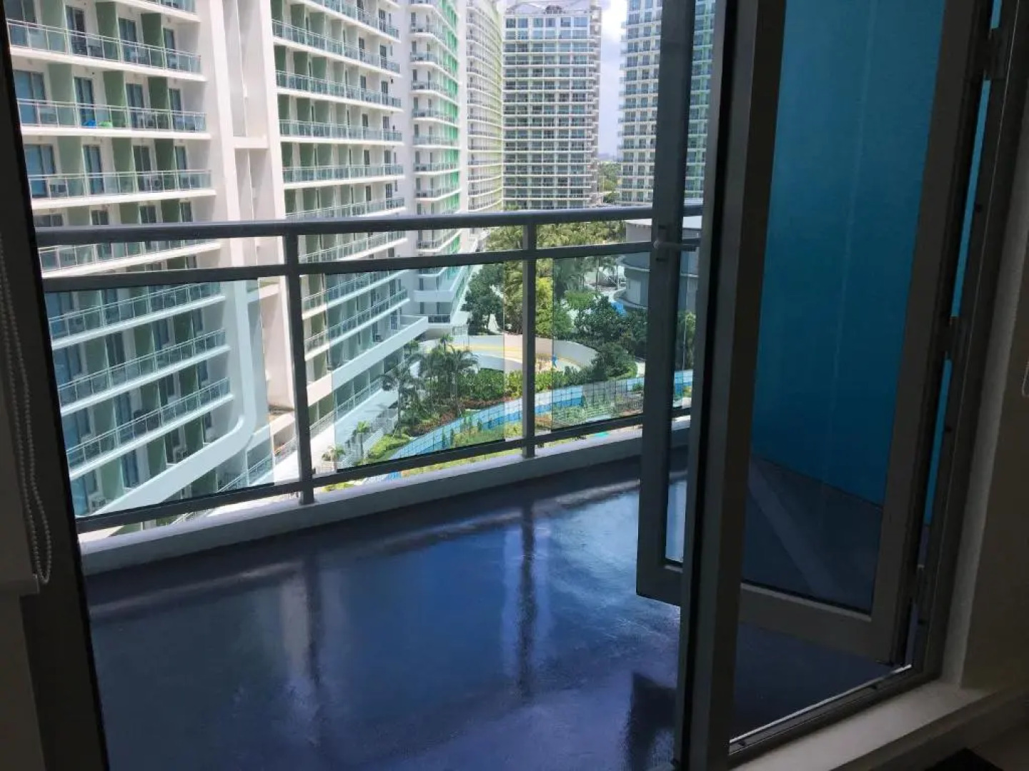 Cozy 1BR w/ Balcony at AZURE