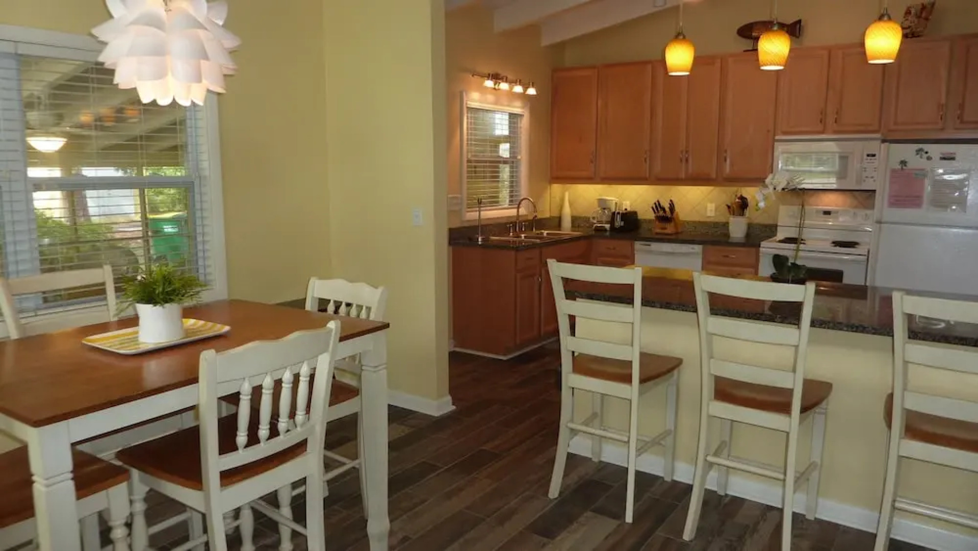 Mellow Yellow - 3 Br Home