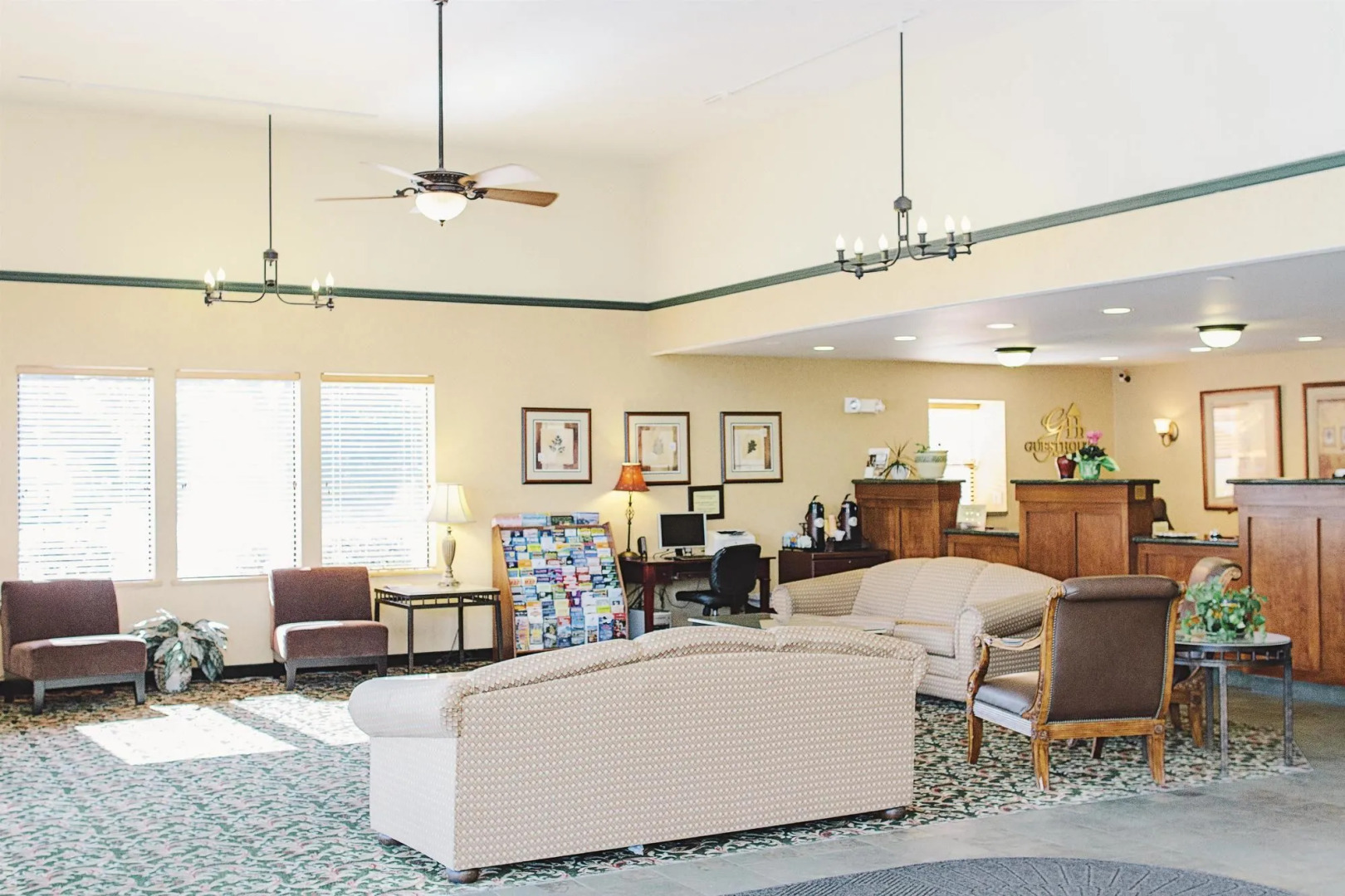 Lavissh Inn & Suites