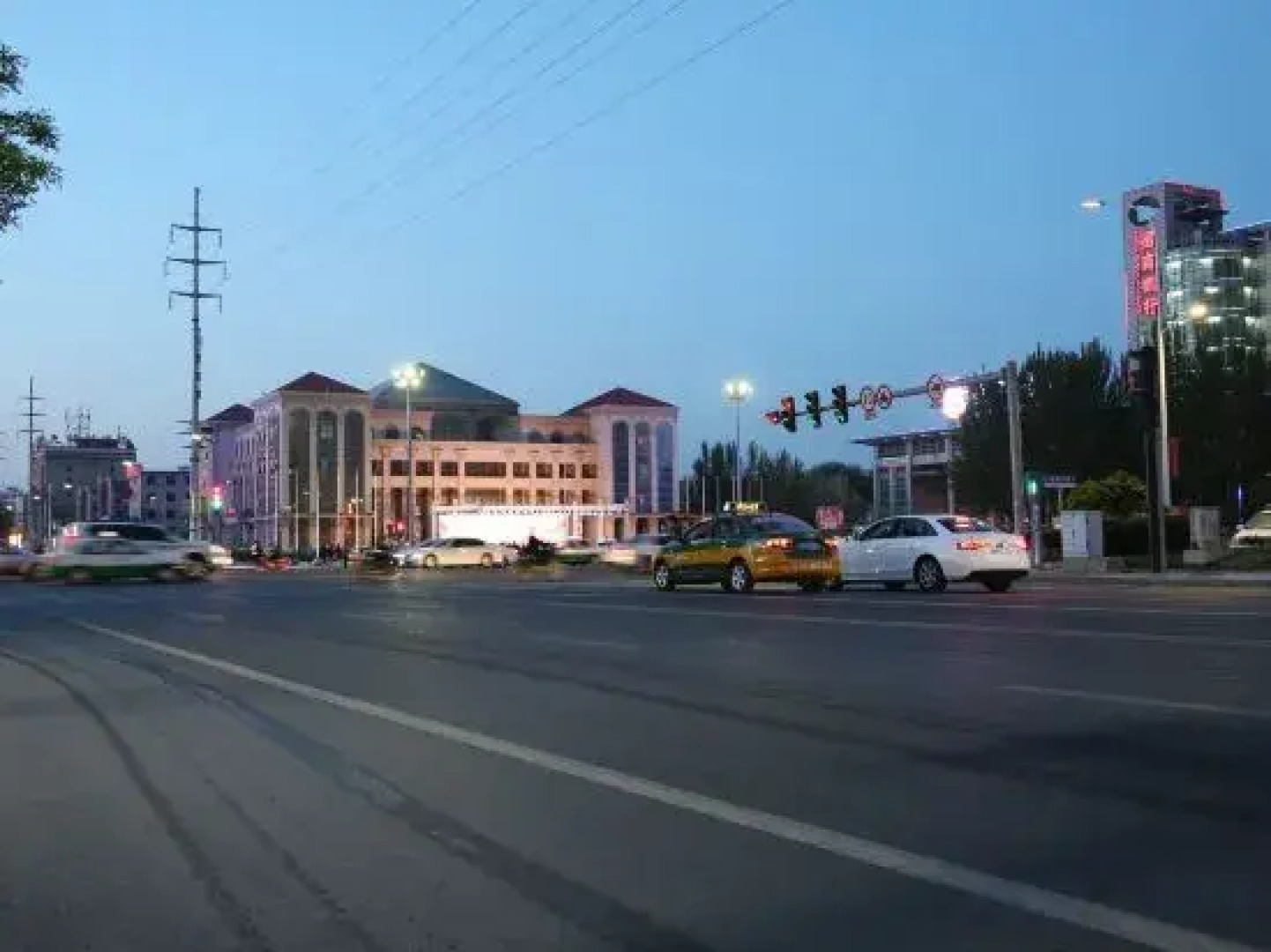 Yingkou Yudingyu Longge Business Hotel 1 (Wanda Plaza)