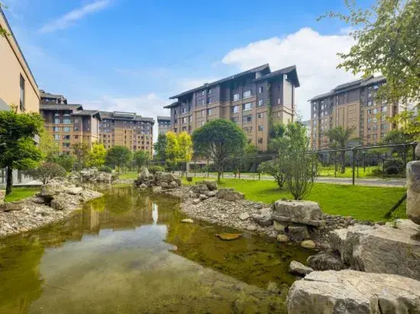 Nanxing holiday hotel (Mount Emei tourist center, Emeishan high-speed railway station)