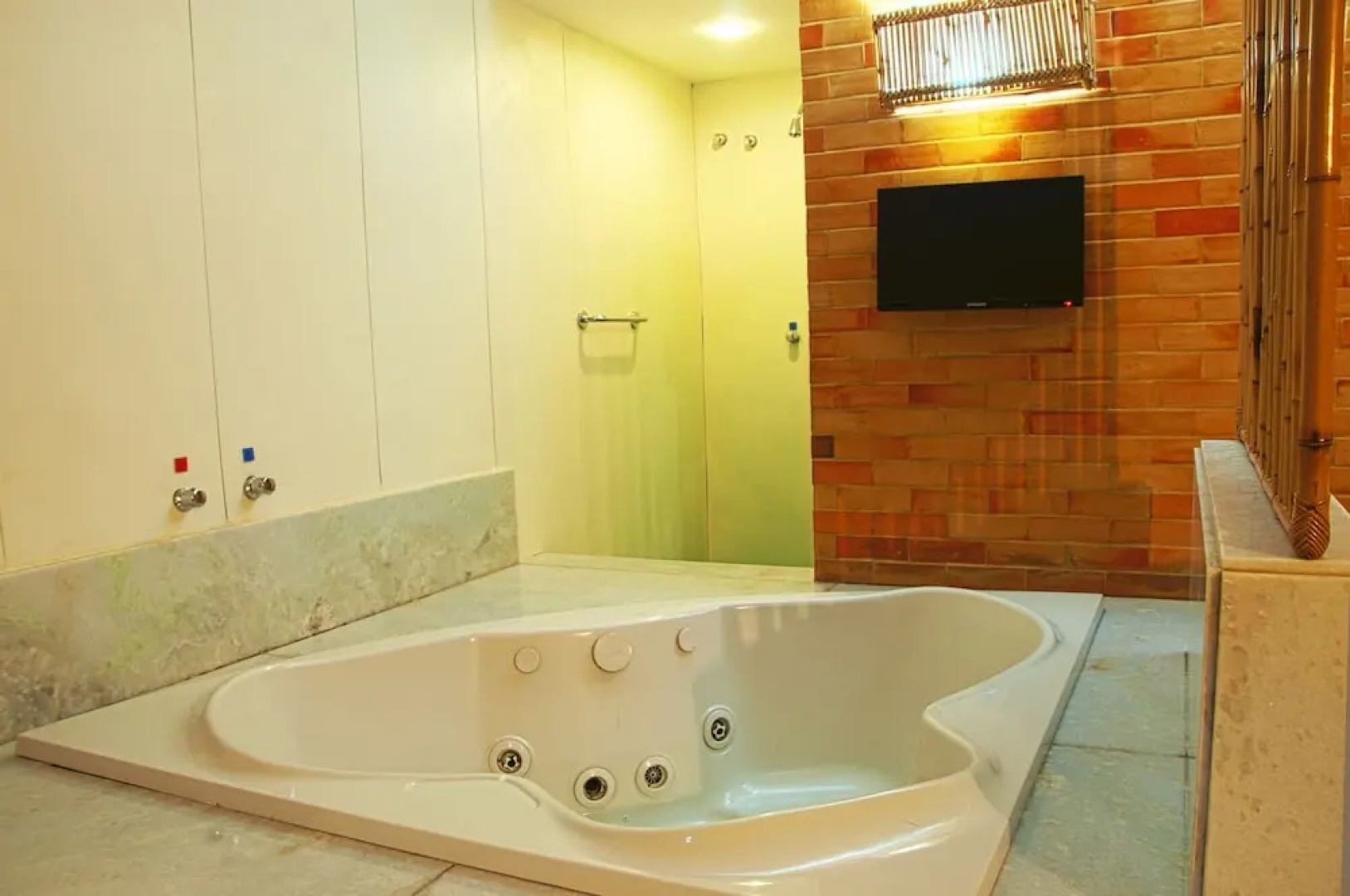 New Dhunas Motel