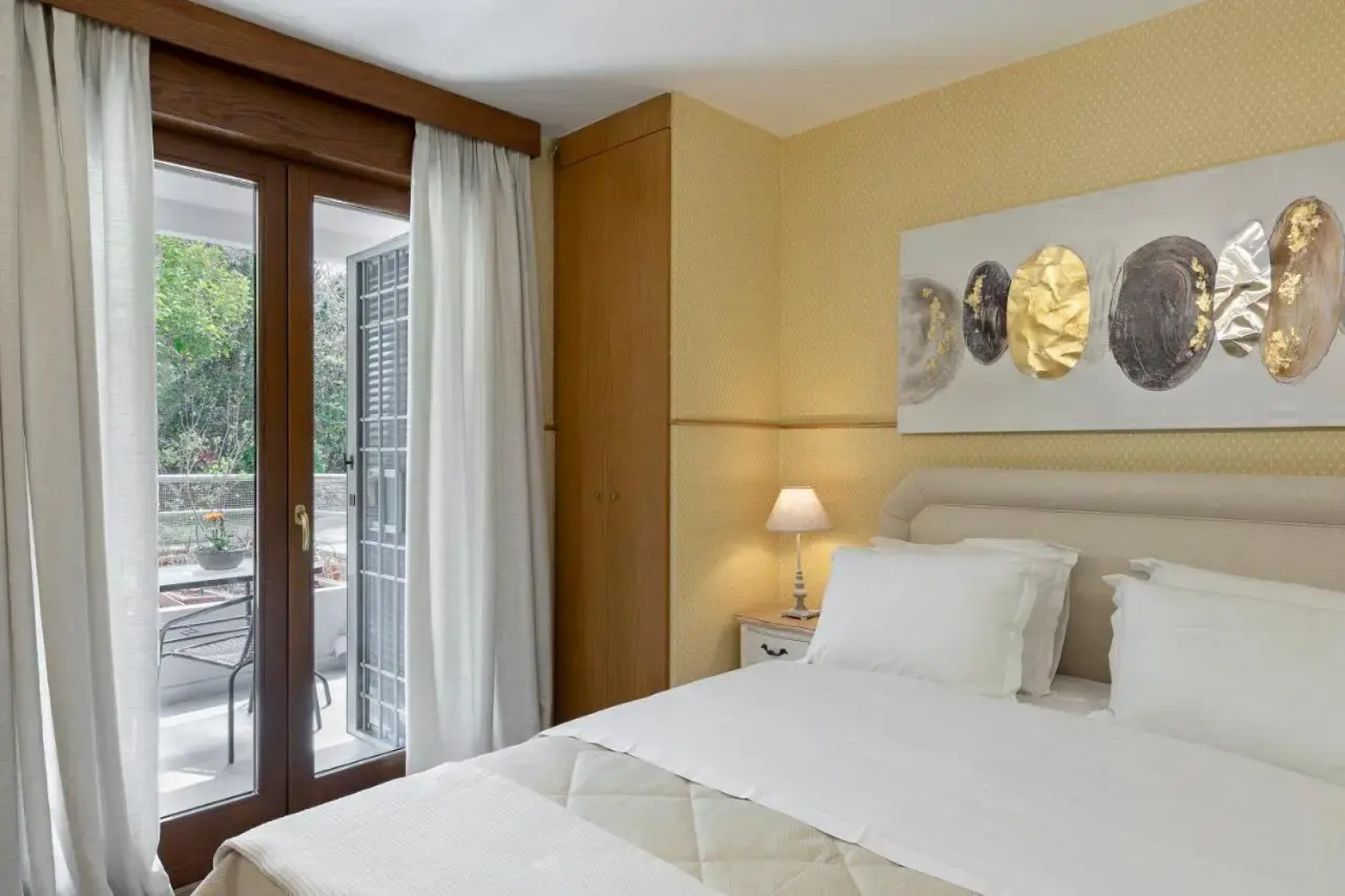 Vouliagmeni's Elegance by Acropolis Suites