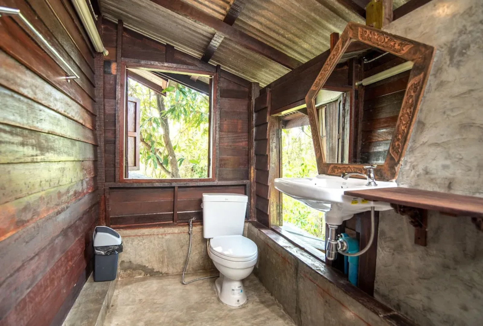 Boon Home Stay Arts and Crafts