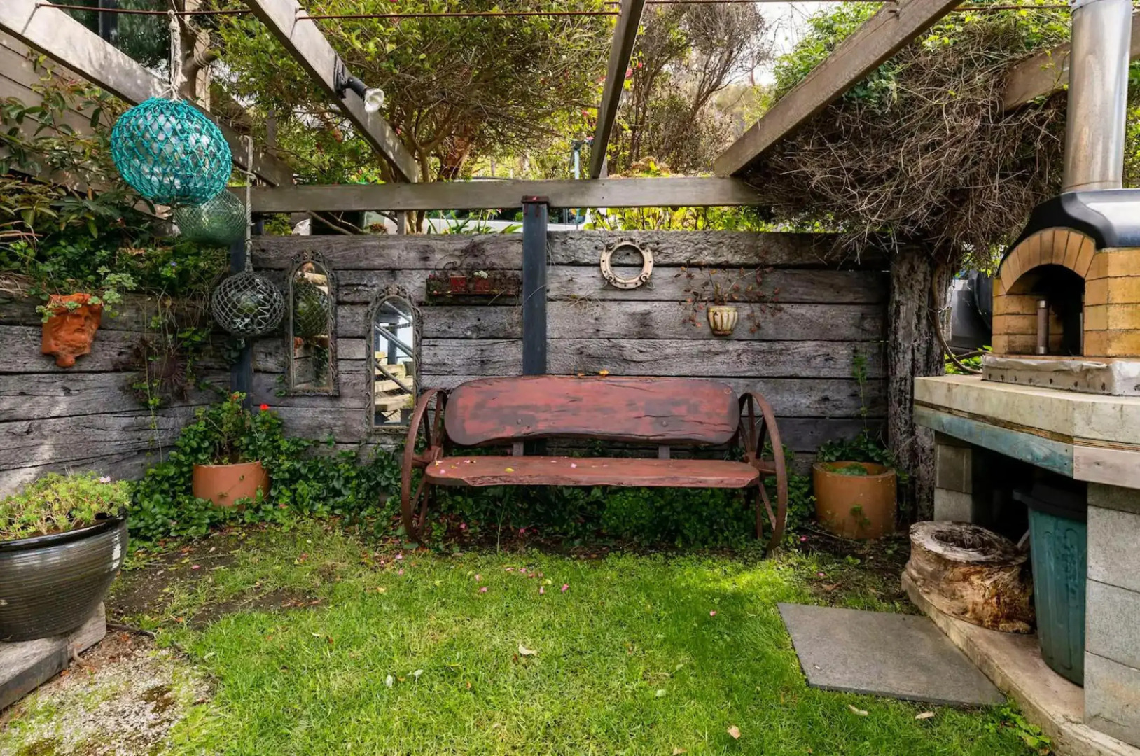 Y Vue - Beachside Apartment with Ocean Views