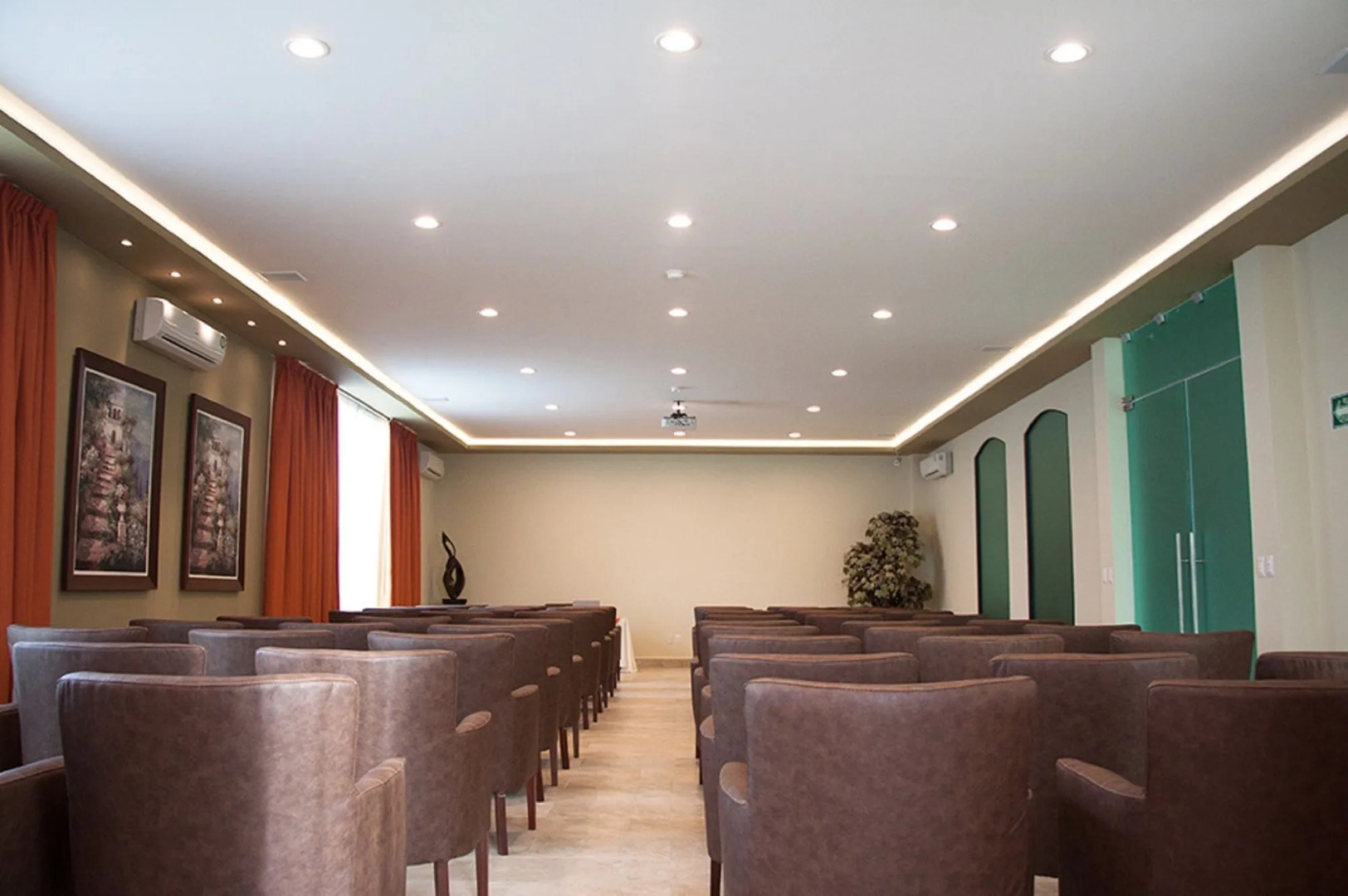 Hotel Ecce Inn & Spa