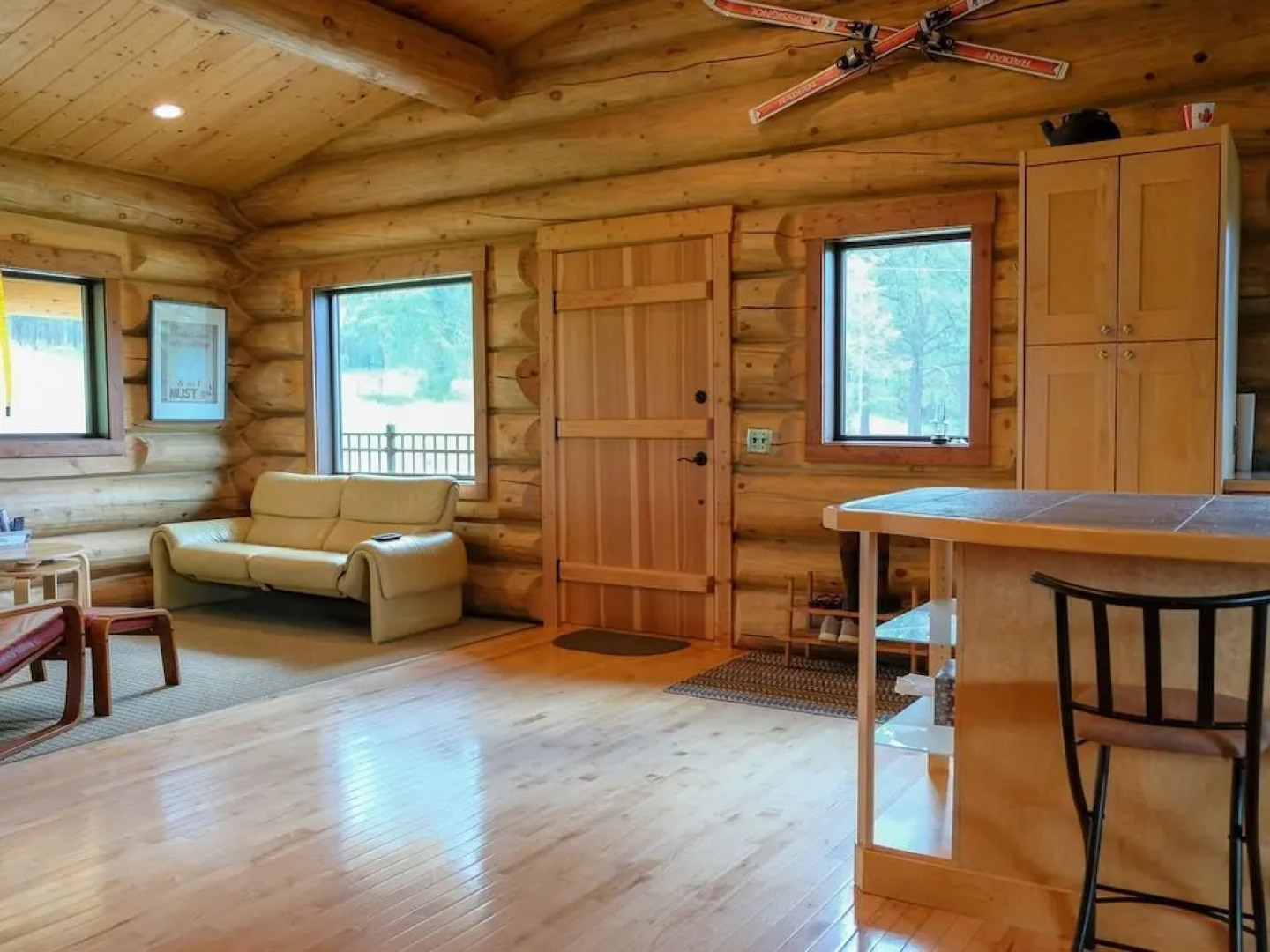 Beautiful Log Chalet Near Fernie, BC
