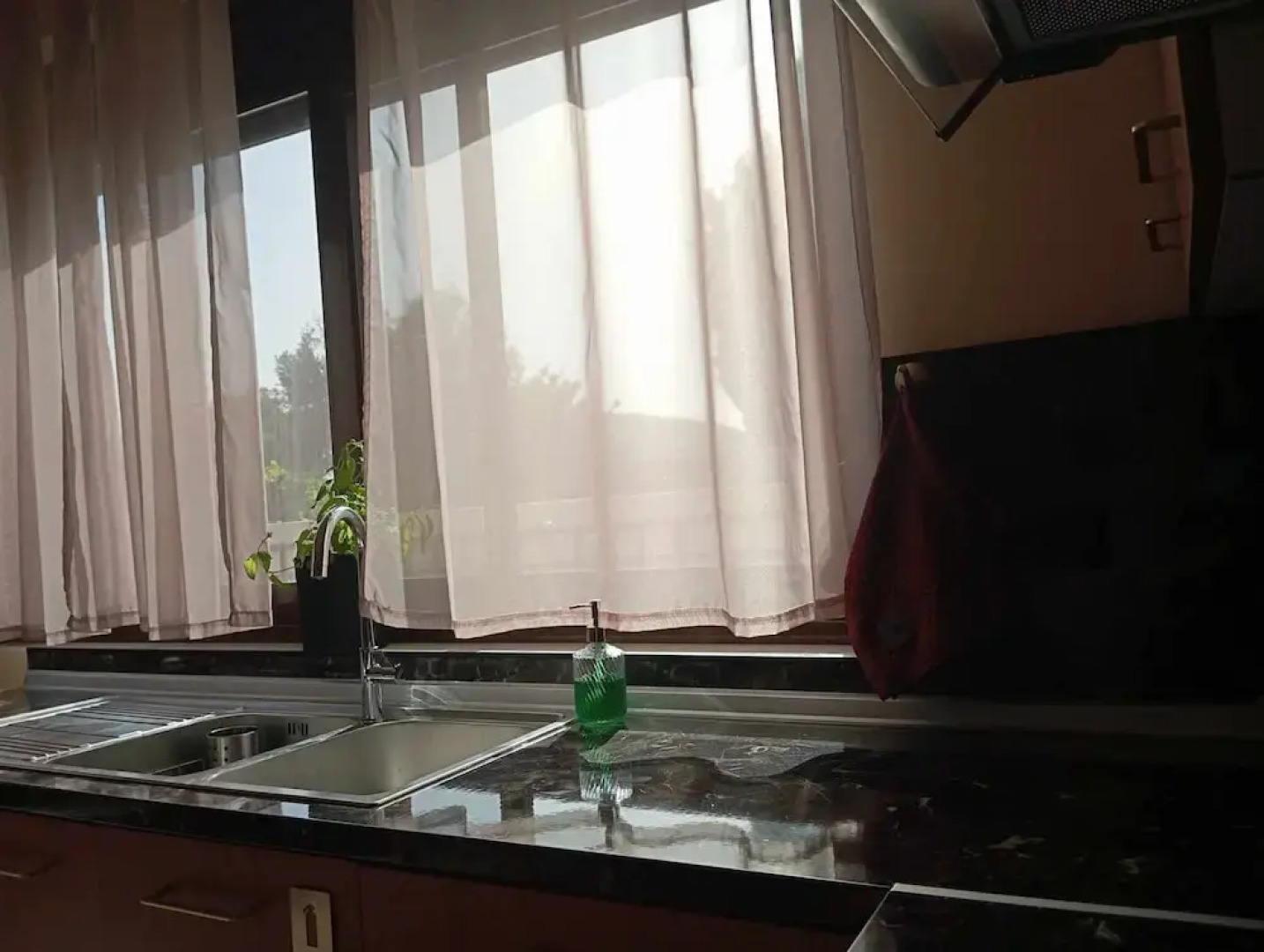 Casa Terra is Near Hillside Area Airport Beach