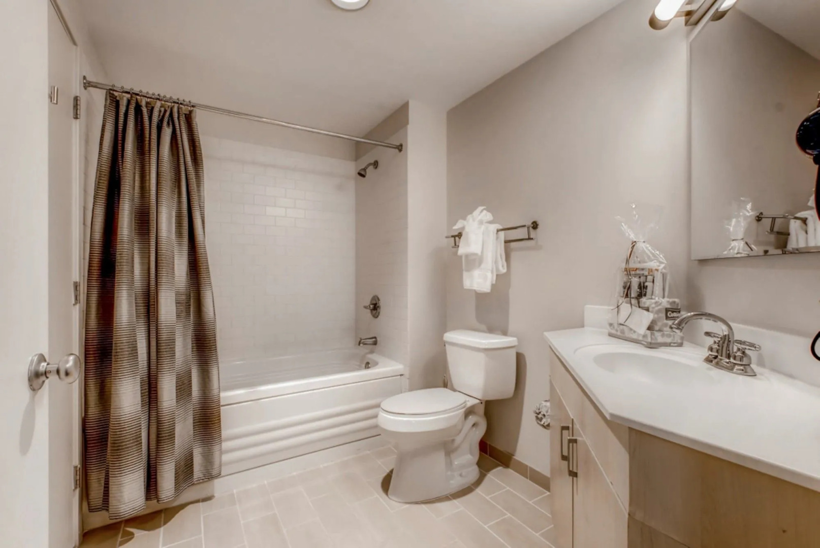 Global Luxury Suites at China Town