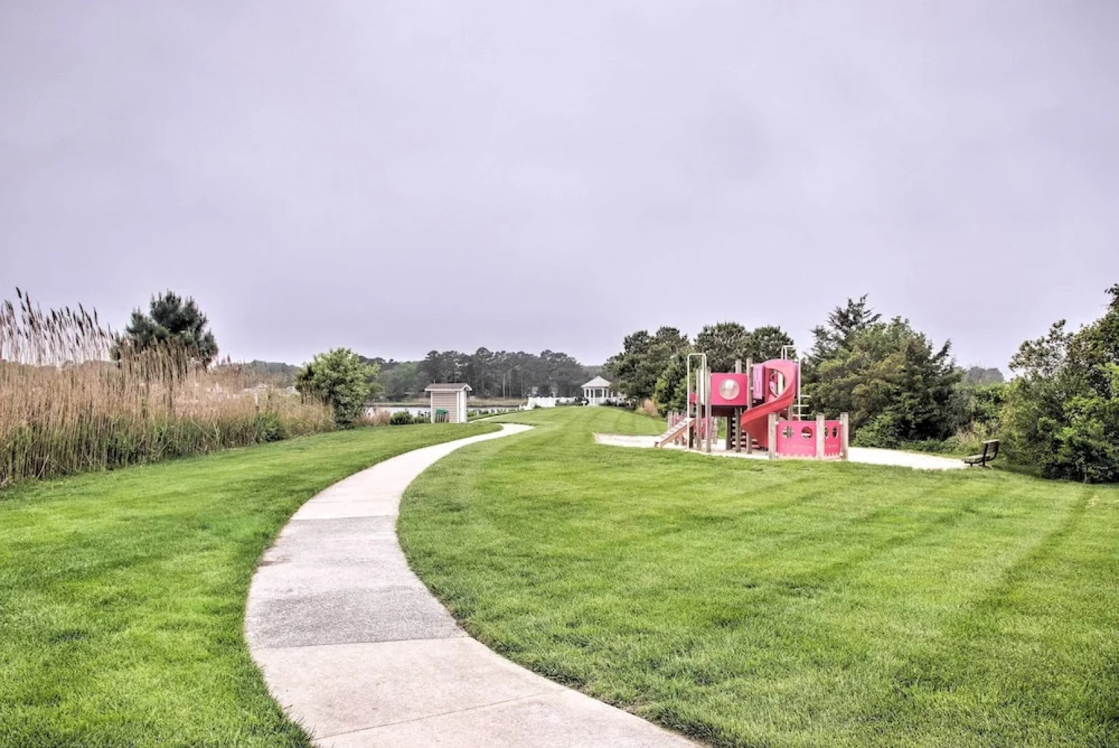 2 Mi to Bethany Beach: Condo w/ Deck & Pool Access