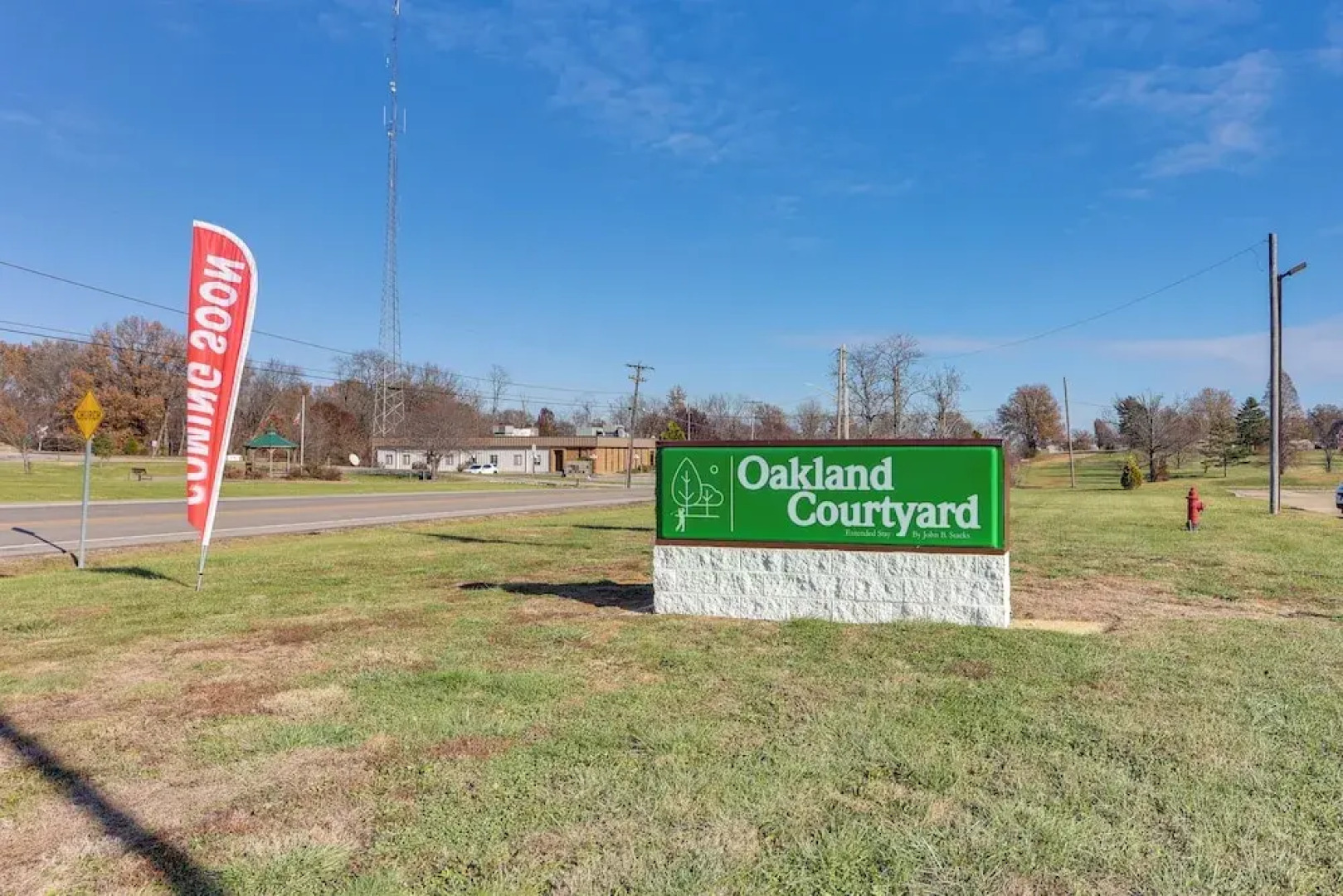 Half-mi to Oakland City Golf Club: Sleek Apartment