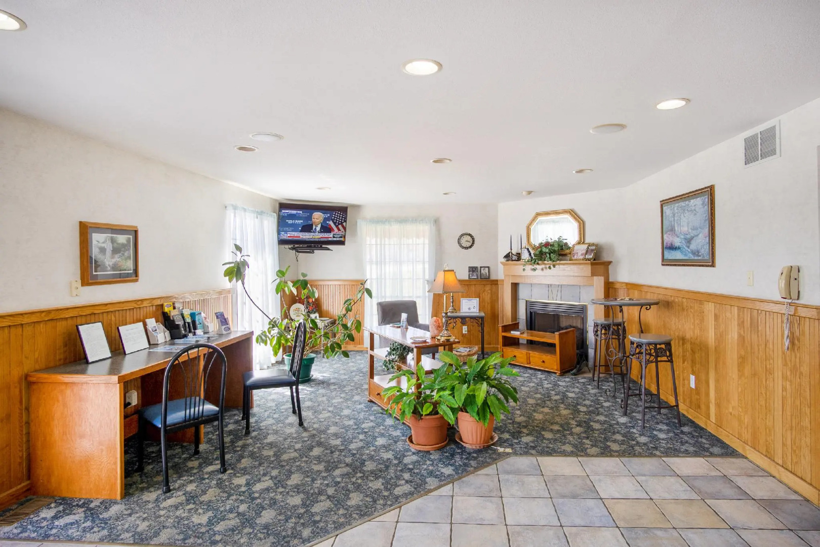 Econo Lodge Inn & Suites Lake Of The Ozarks