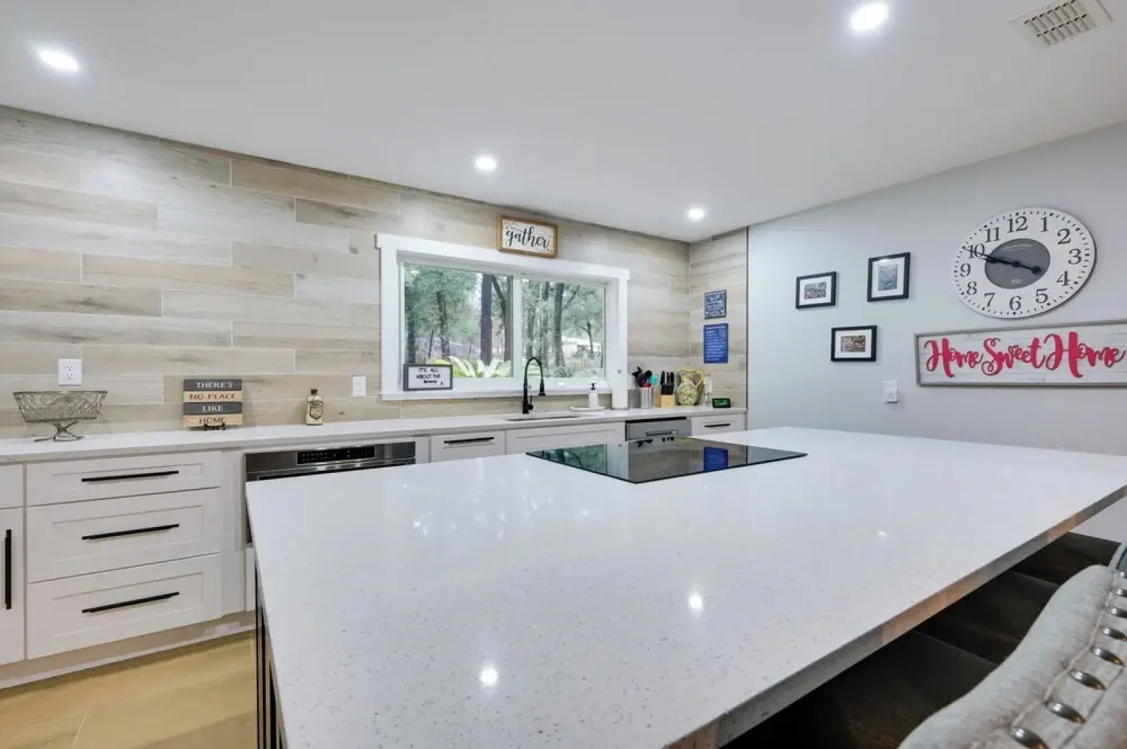 Inverness Getaway ~ 4 Mi to Henderson Lake!