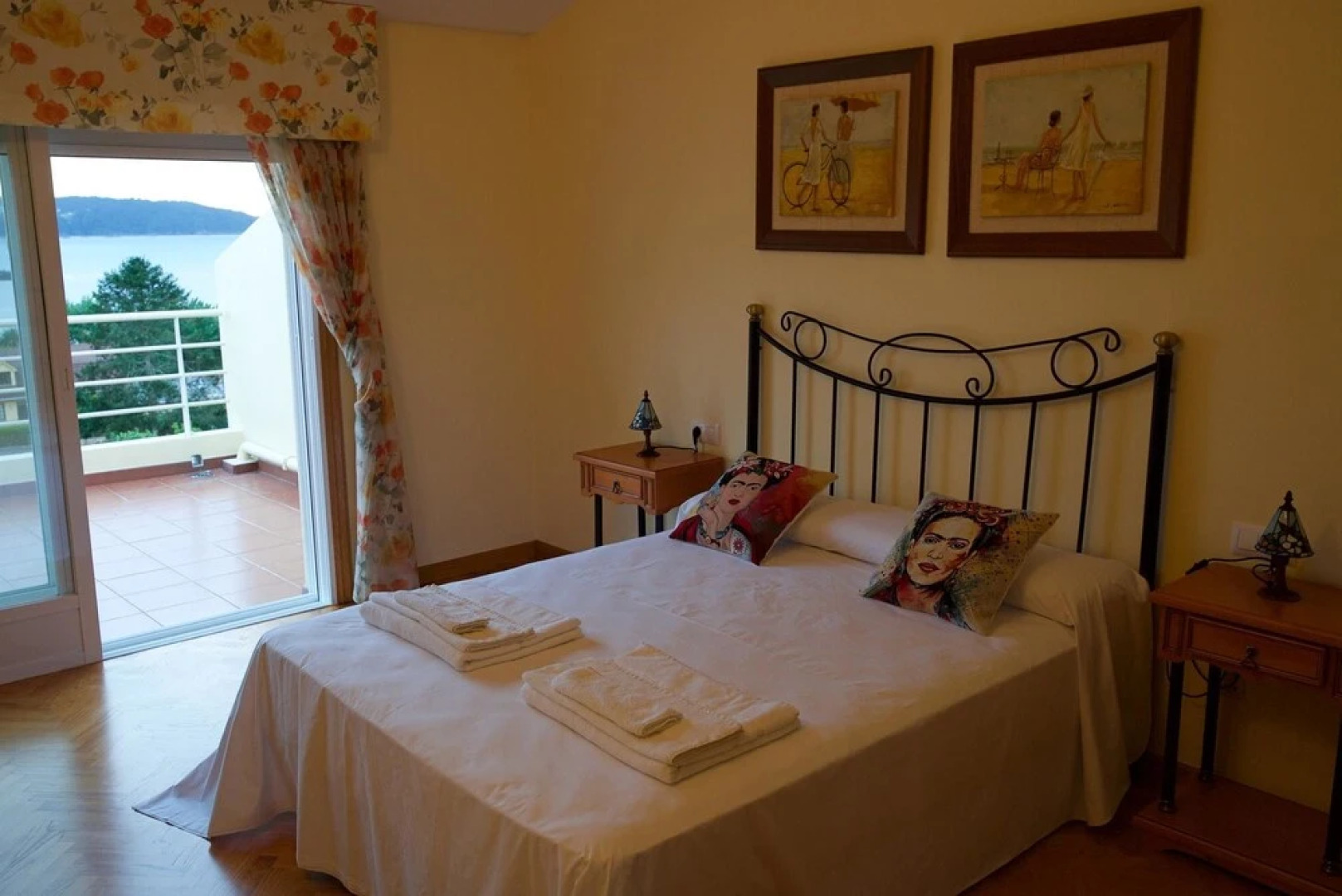 House With 3 Bedrooms in Miño, With Wonderful sea View, Pool Access an