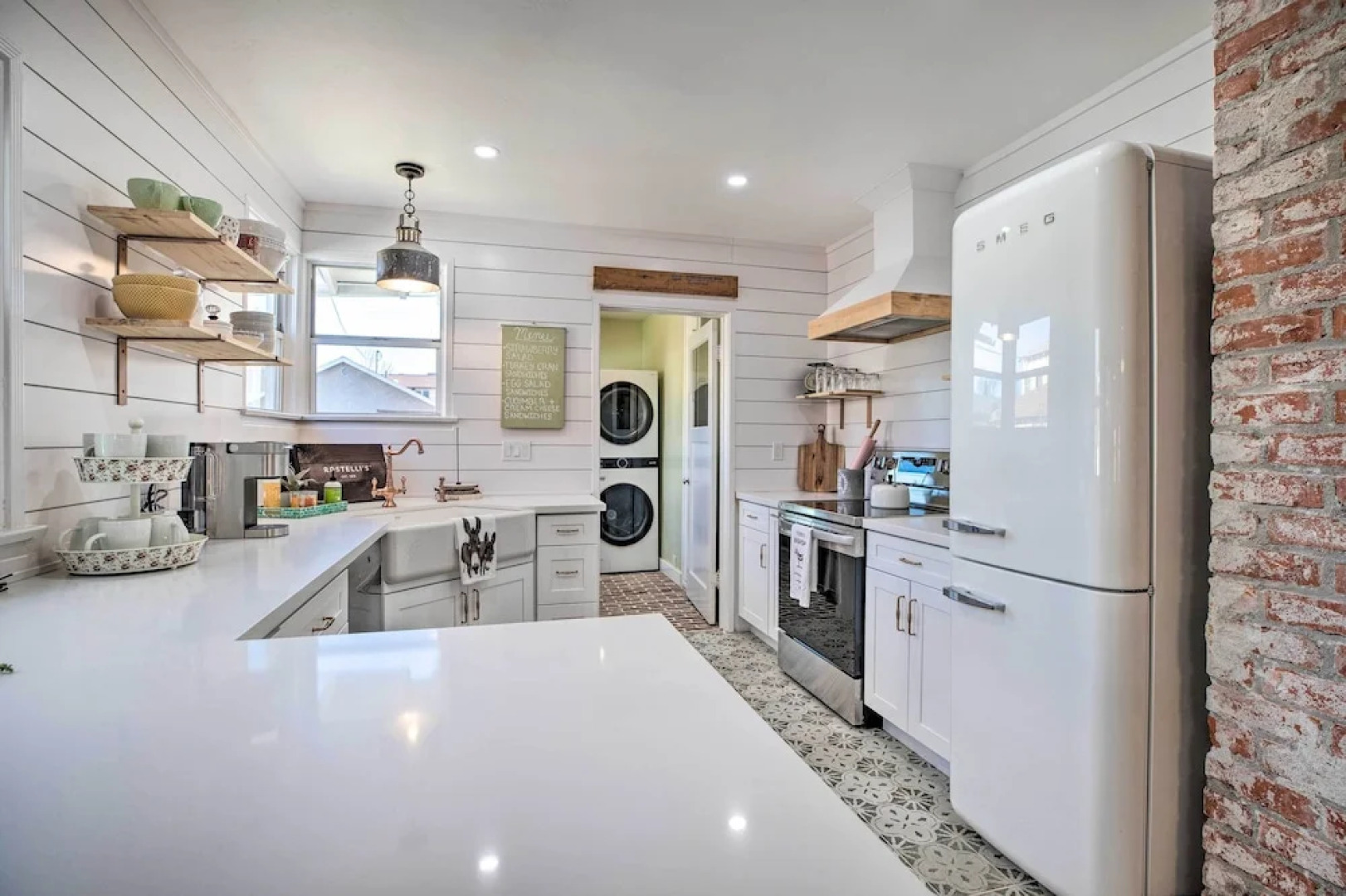 Vintage Bishop House in Downtown w/ Porch Swing!