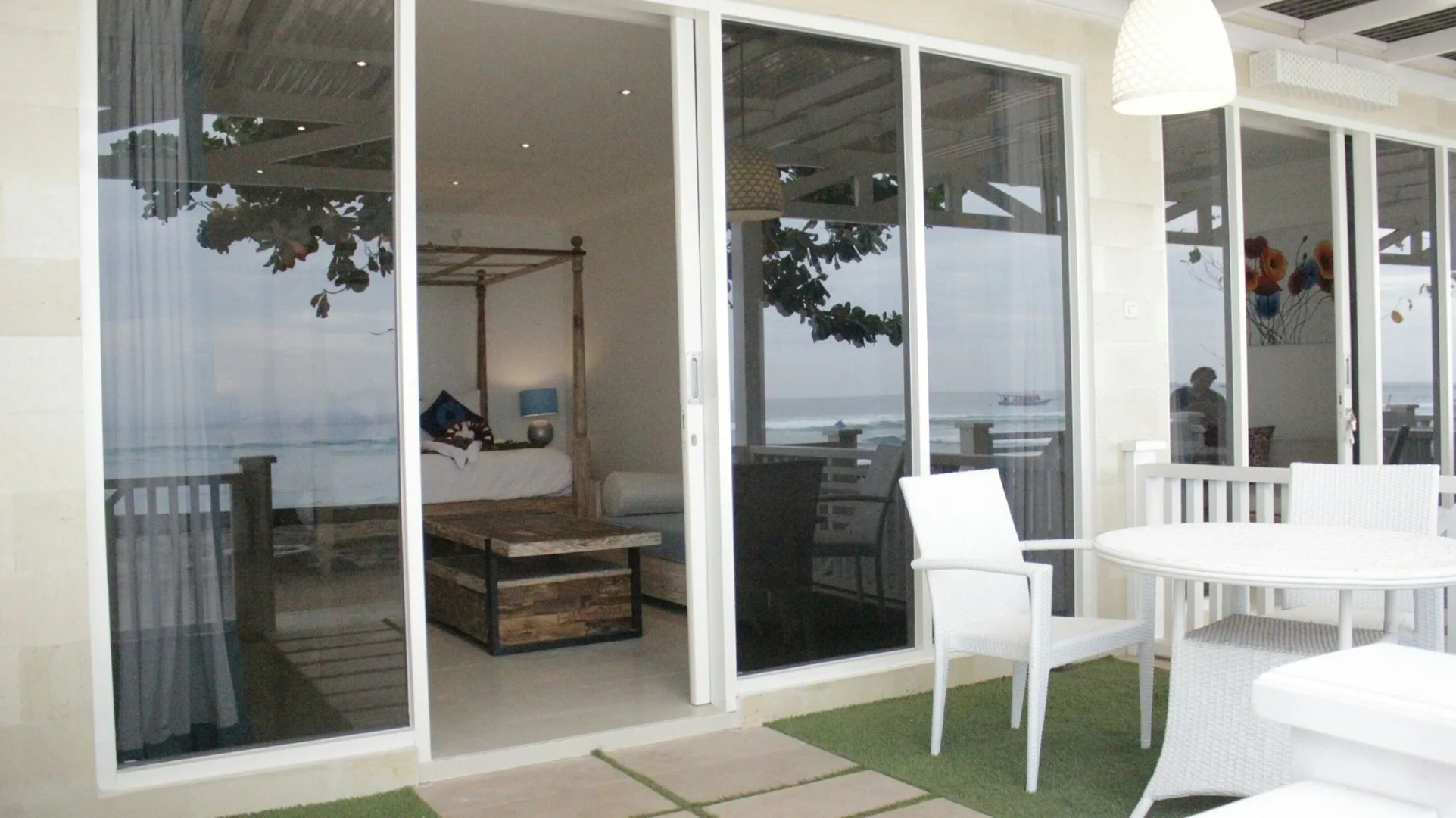 Meno Mojo Beach Resort