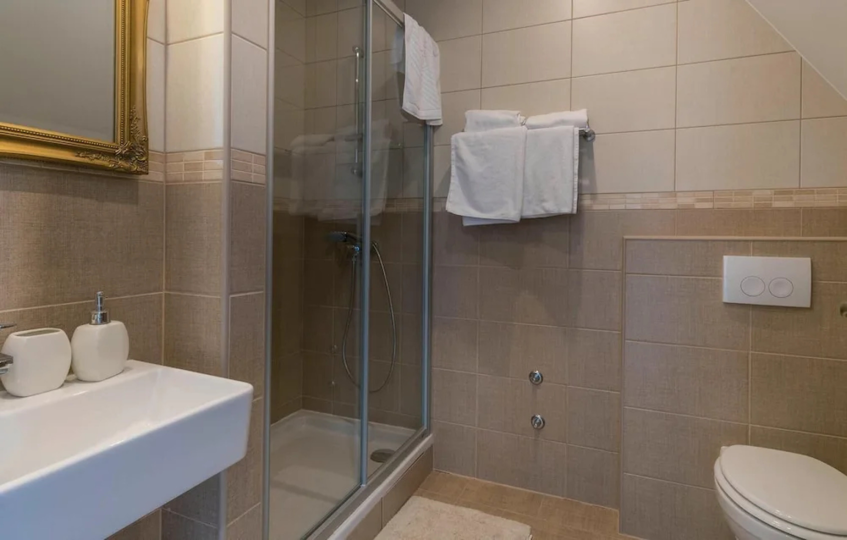 Stunning Home in Repusnica With 5 Bedrooms, Wifi and Outdoor Swimming Pool