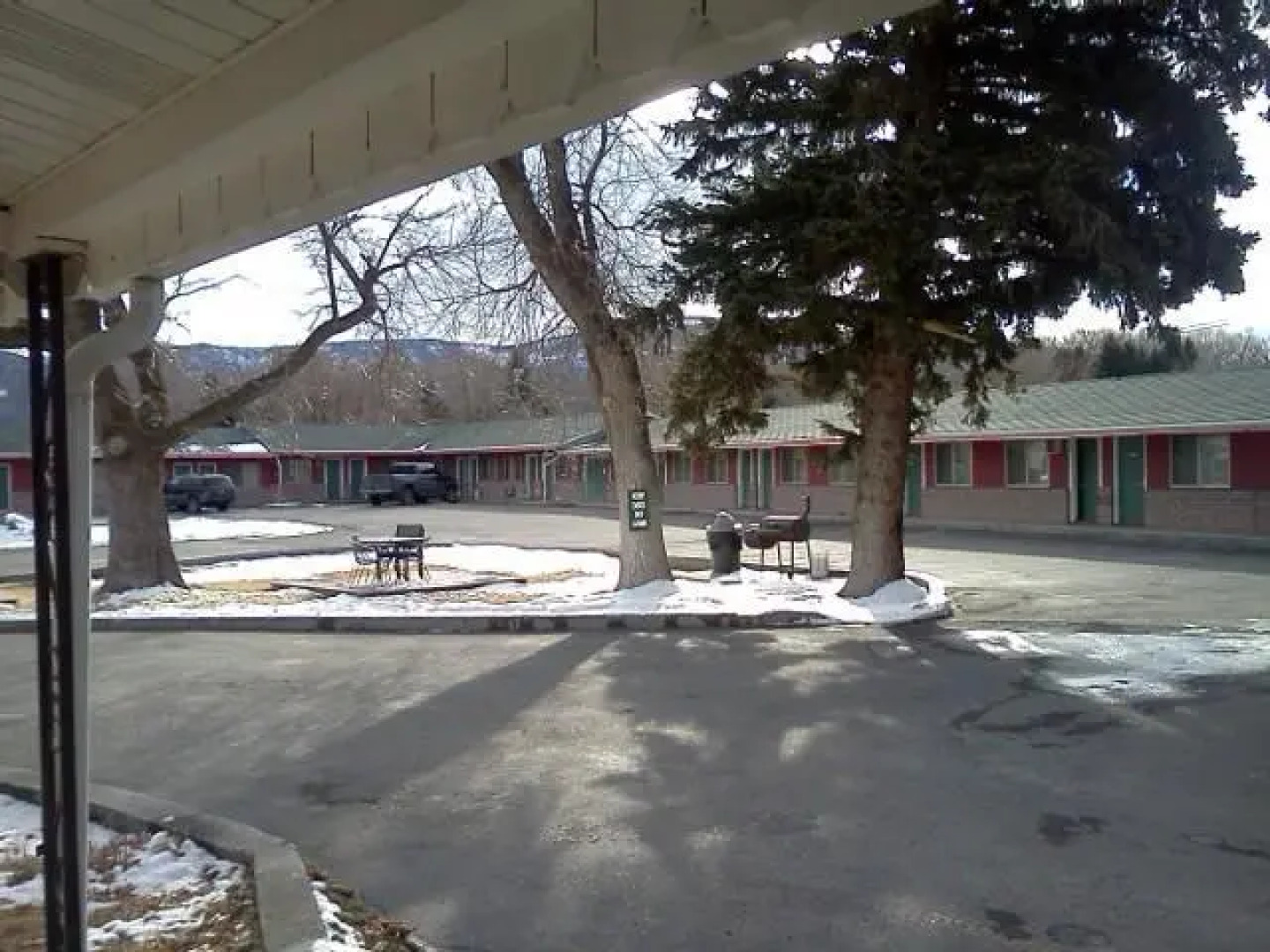 Budget Host Parkway Motel