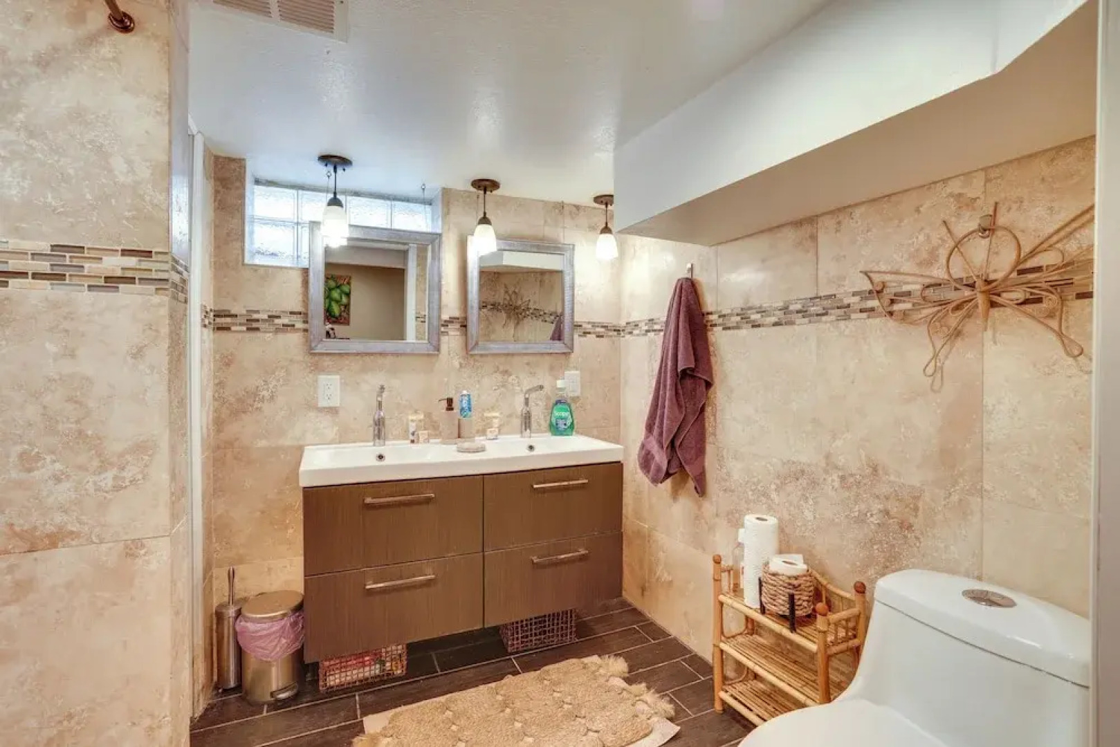 8 Mi to Downtown: Convenient Minneapolis Home