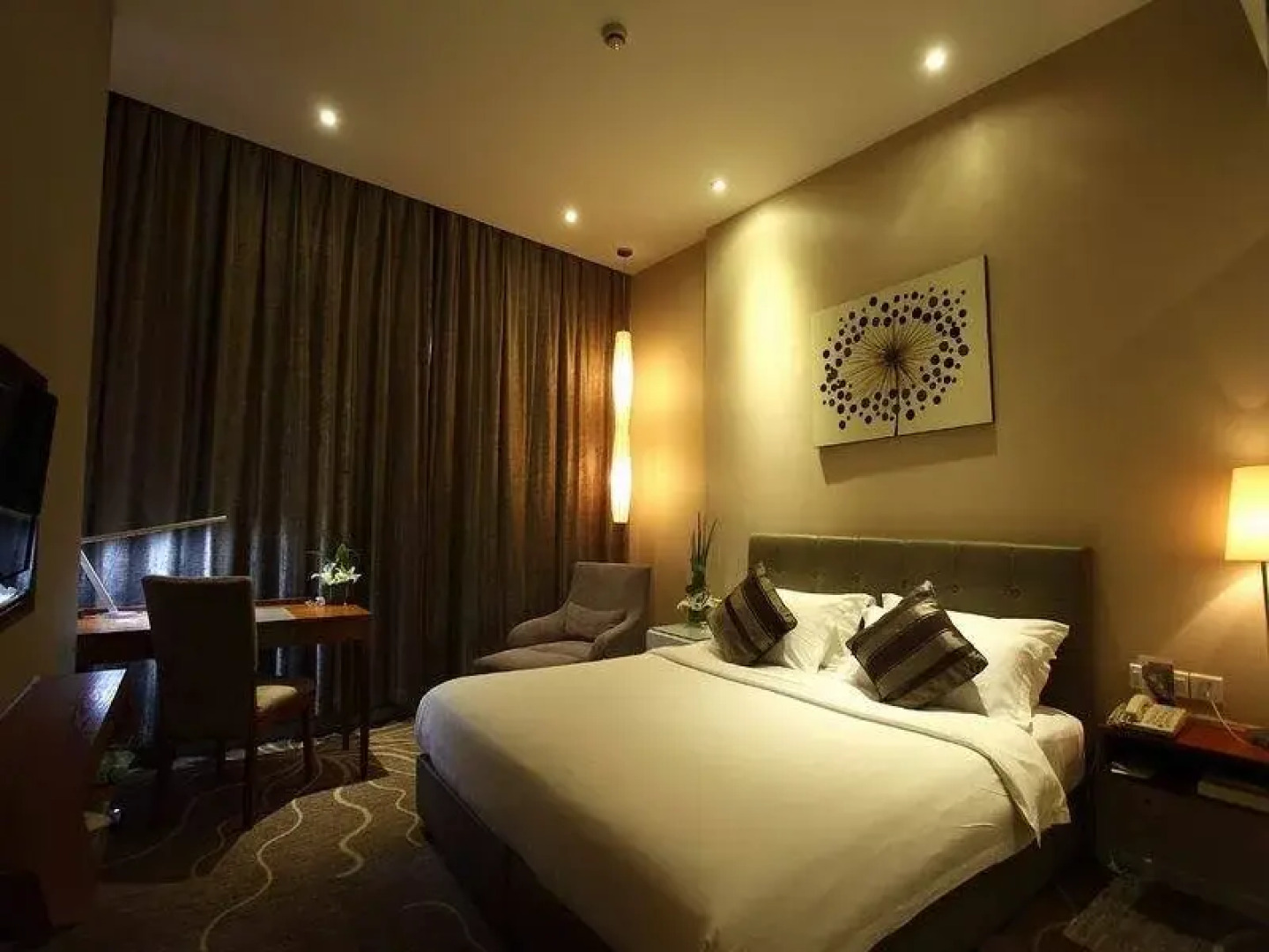 Budgetel Huadu Yiwu Hotel