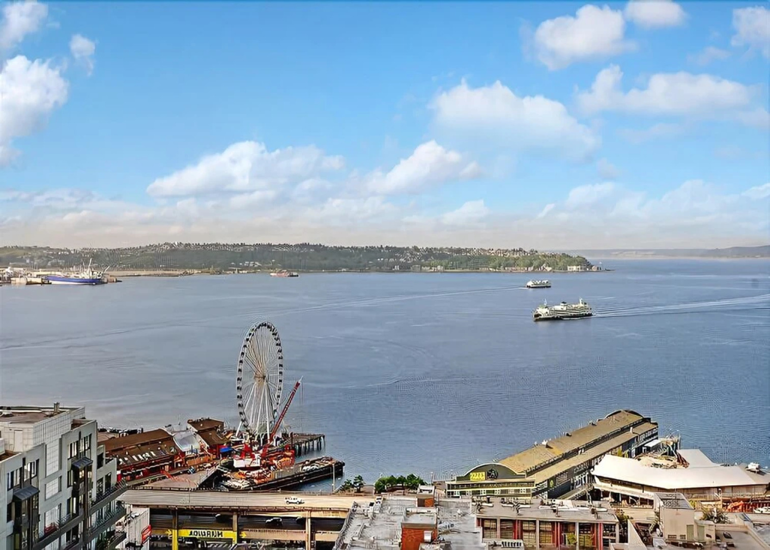 Newmark Elliott Bayview Luxury Suite - Two Bedroom Apartment with Balc