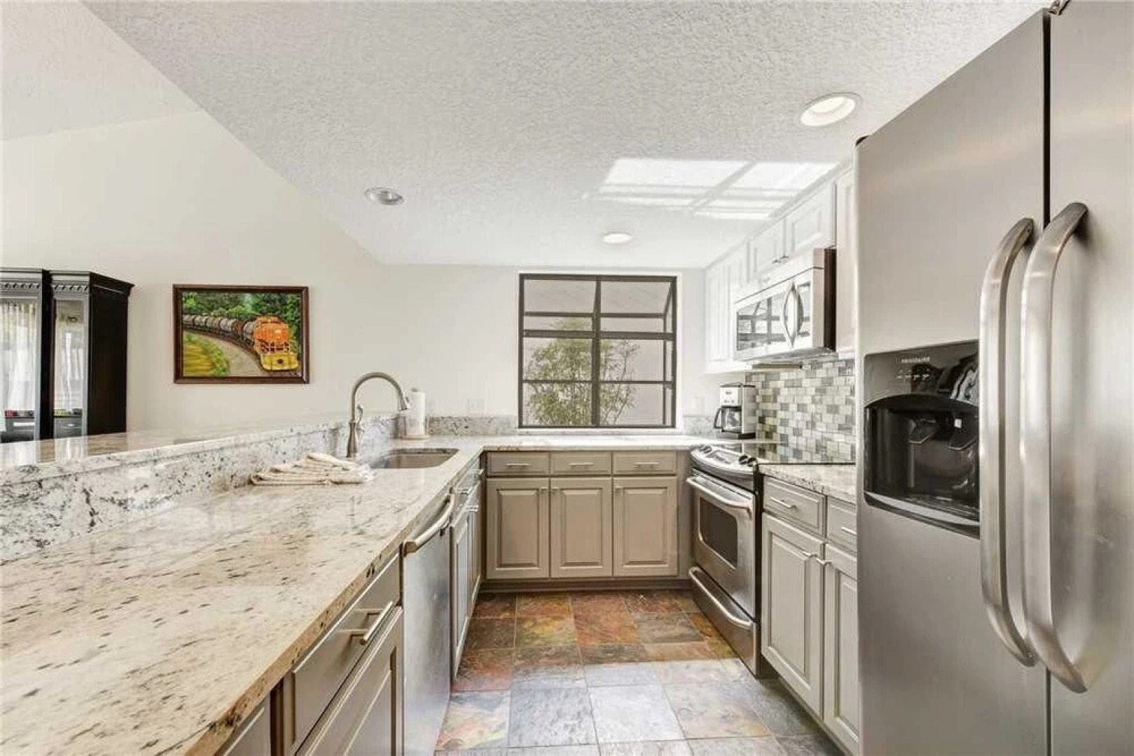 L'Atrium 2779 - Two Bedroom Home