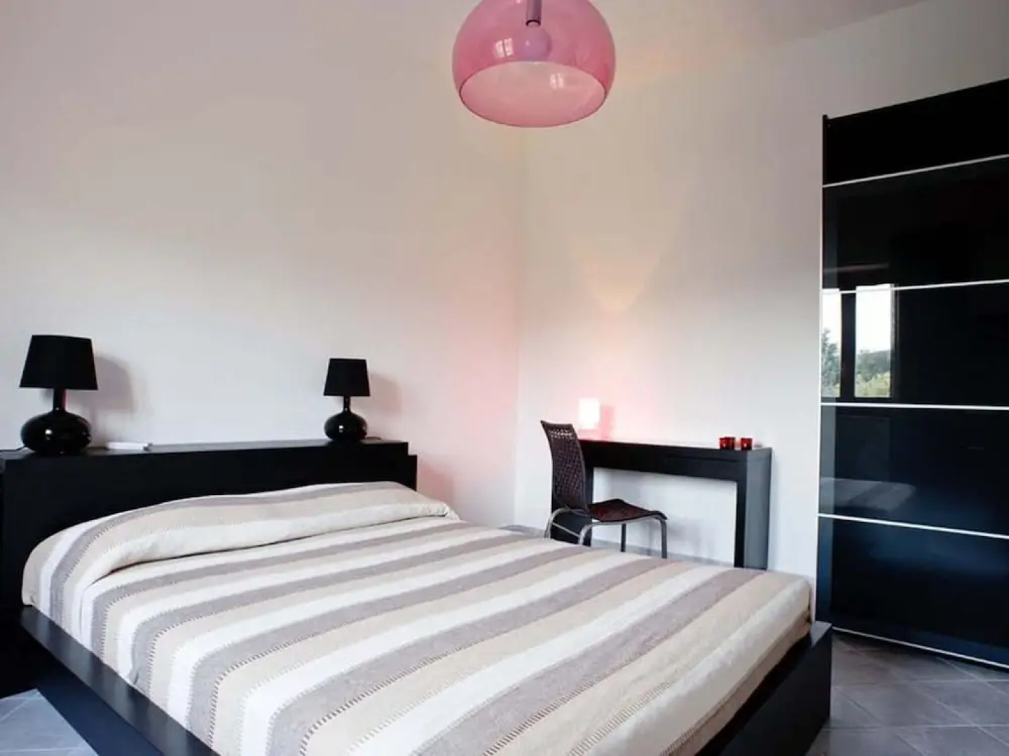 Detached Villa in an Excellent Location Near the Sea