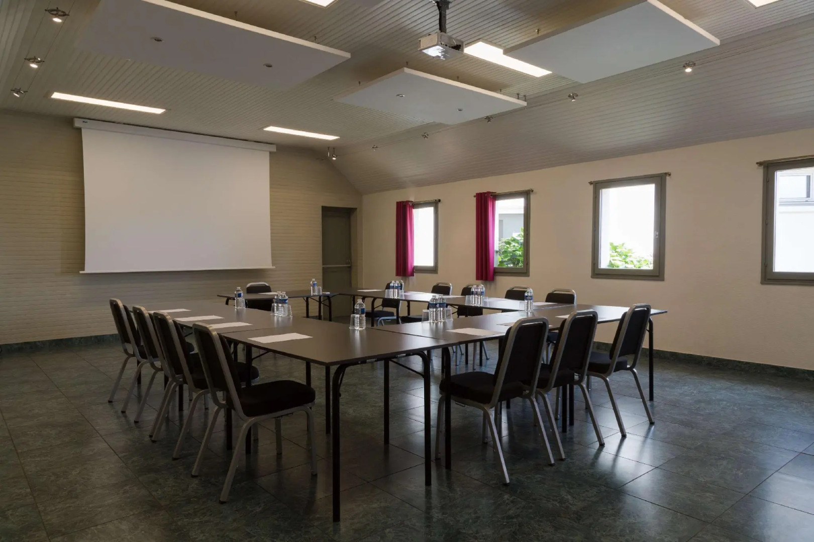 Logis Hôtel Au Chêne Vert