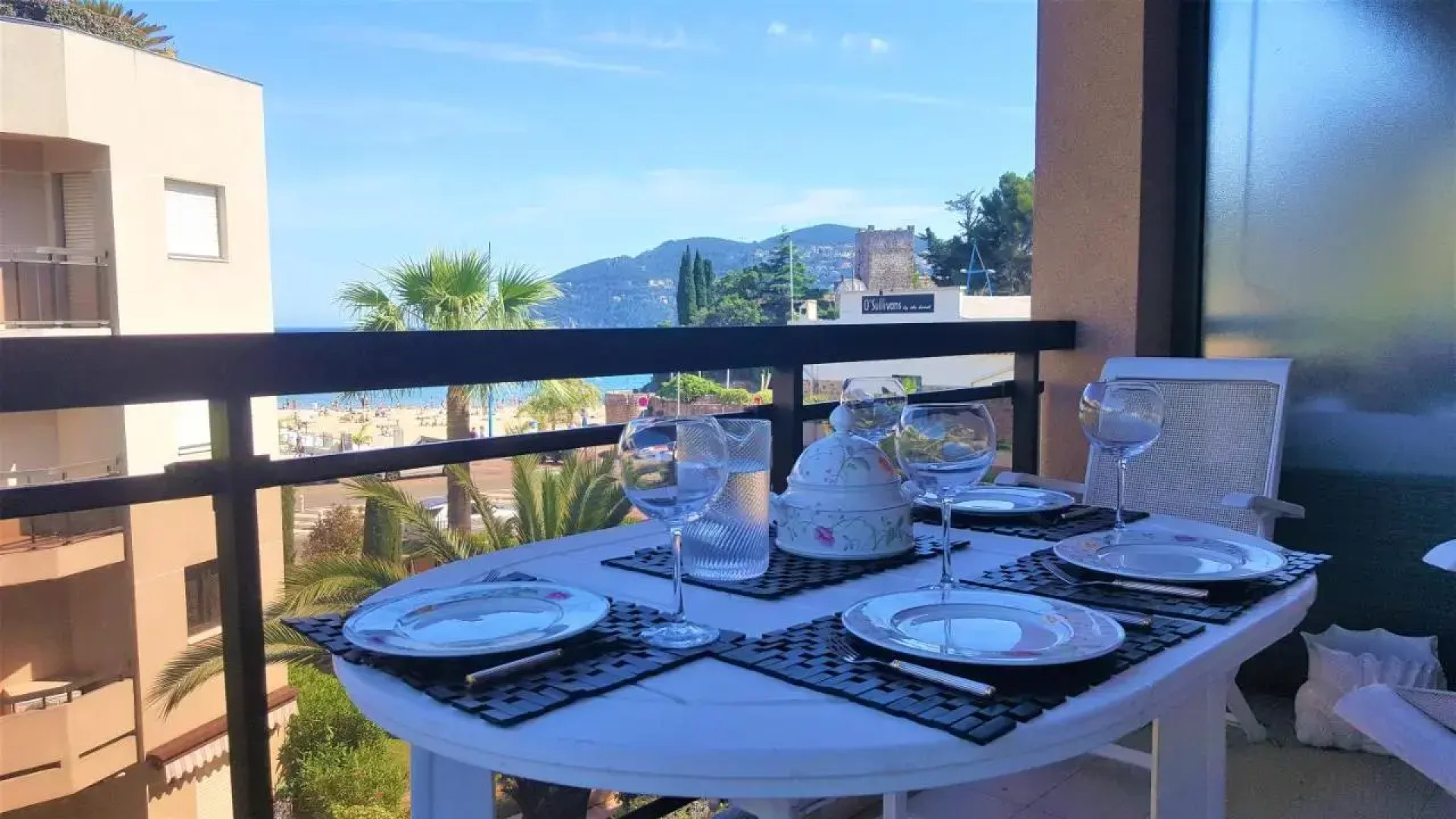 Somptueux deux pieces, entre mer & piscine !