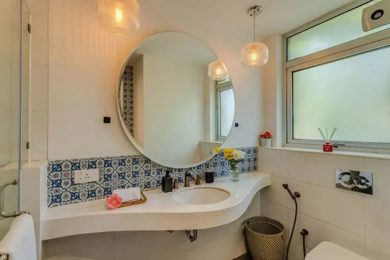 Stylish 2BR w Pool Near Candolim and Coco Beach