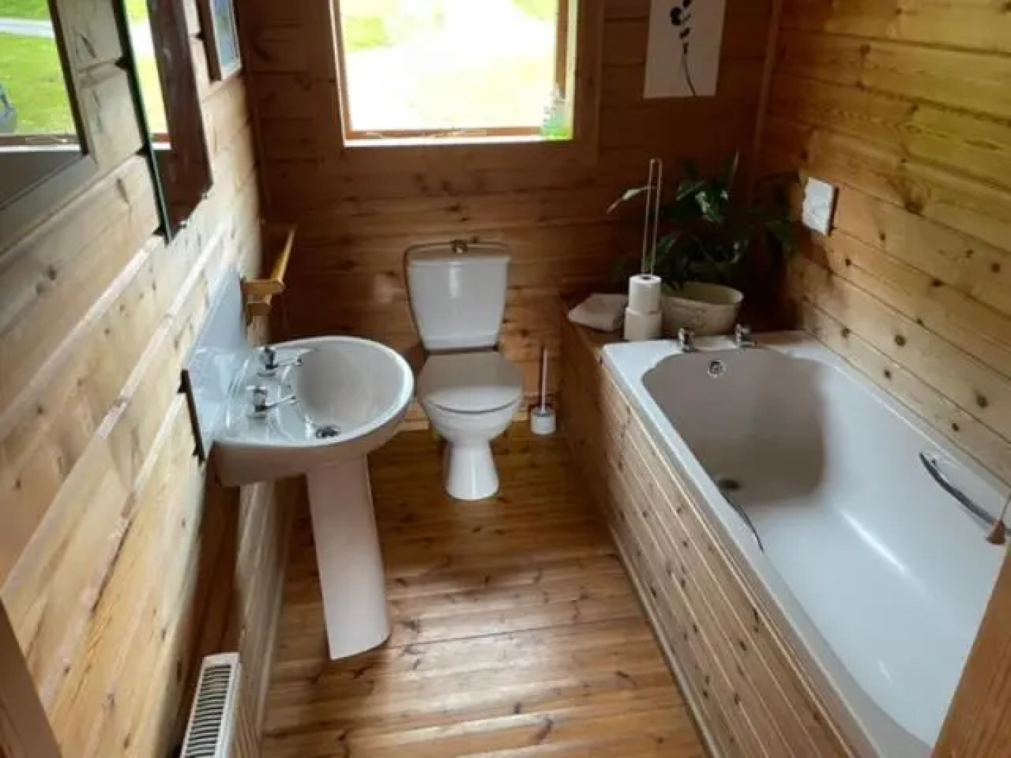 Luxury 3 Bedroom, 3 Bathroom Lodge with Hot Tub