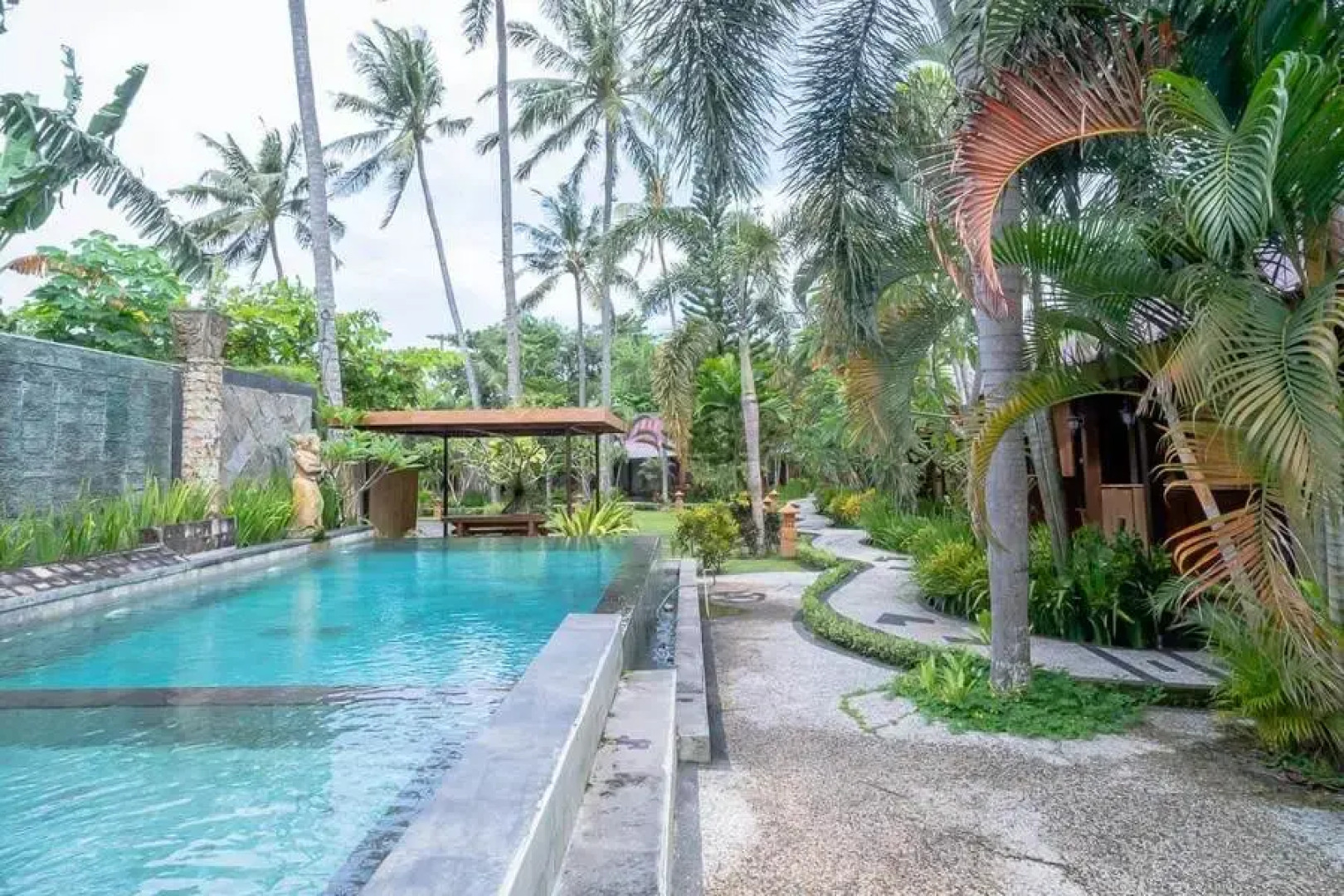 RedDoorz Plus @ Raya Senggigi Lombok