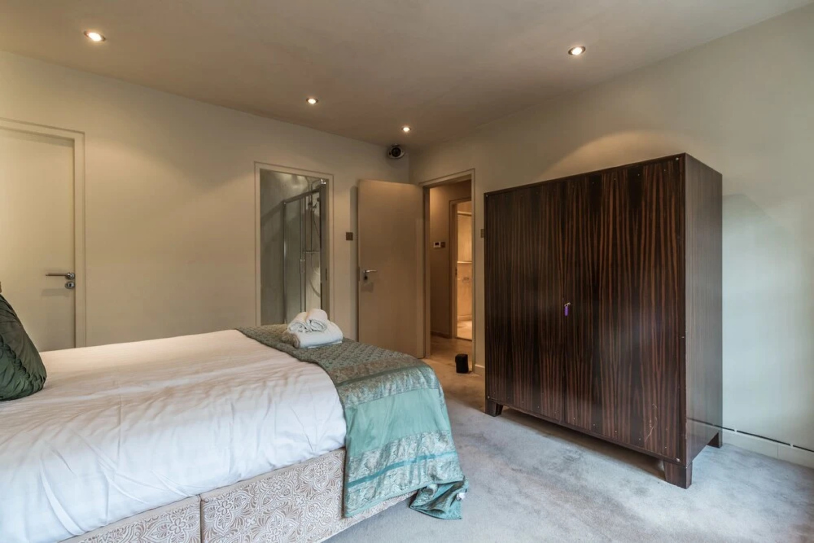 The Oscar Wilde Suite by 5STARSTAY