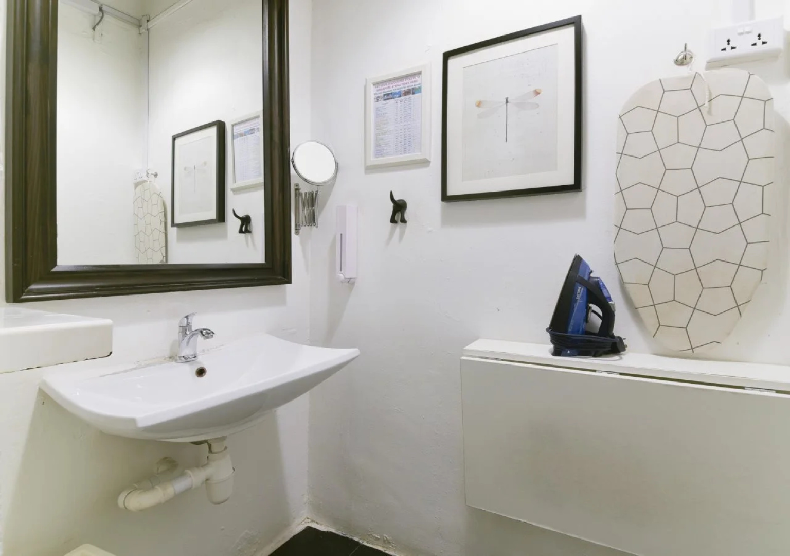 Chic Capsule Otel