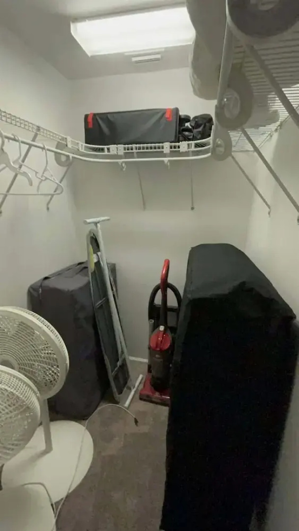 Heated Pool, Jacuzzi & Sauna! Tampa, FL