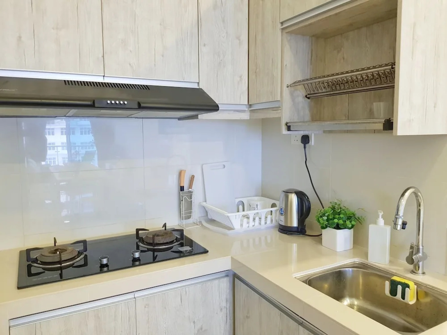 Teiw Family Homestay at Skypod Residence Puchong