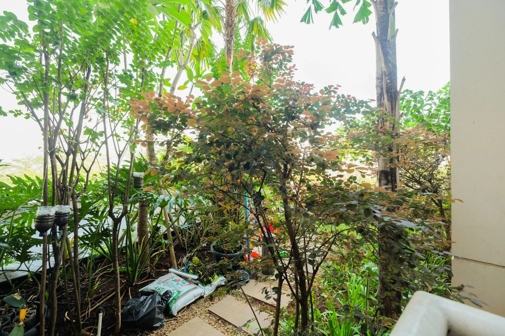 Comfortable and Fully Furnished Studio Apartment at Mustika Golf Residence