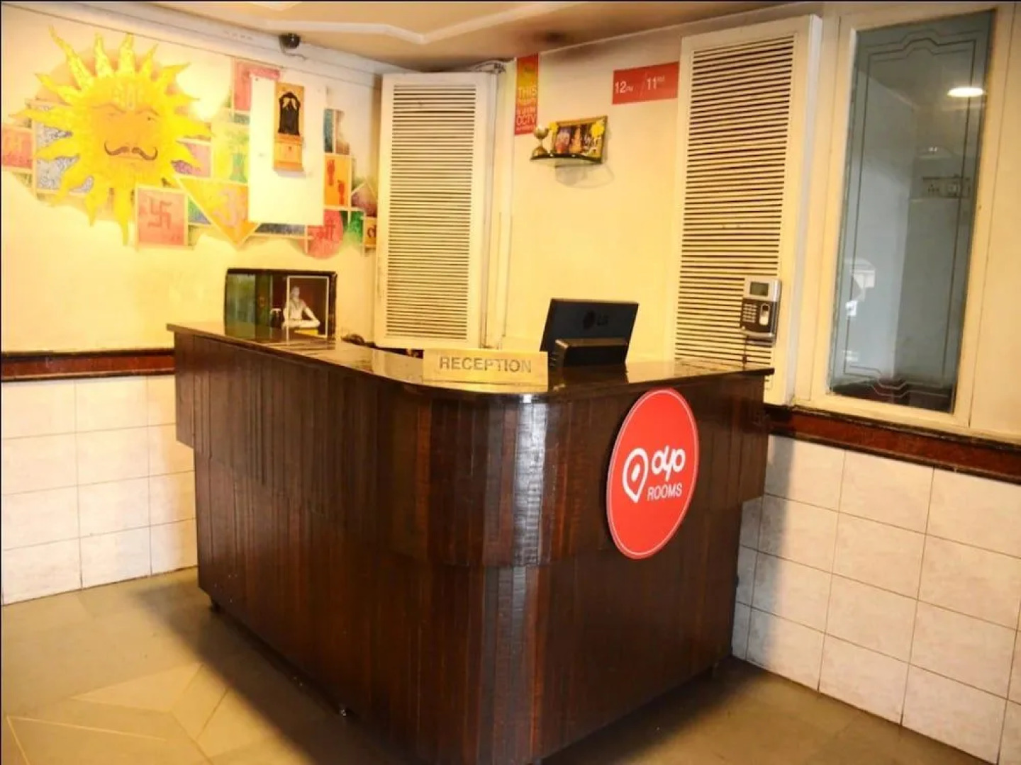 OYO 1216 Hotel New White House