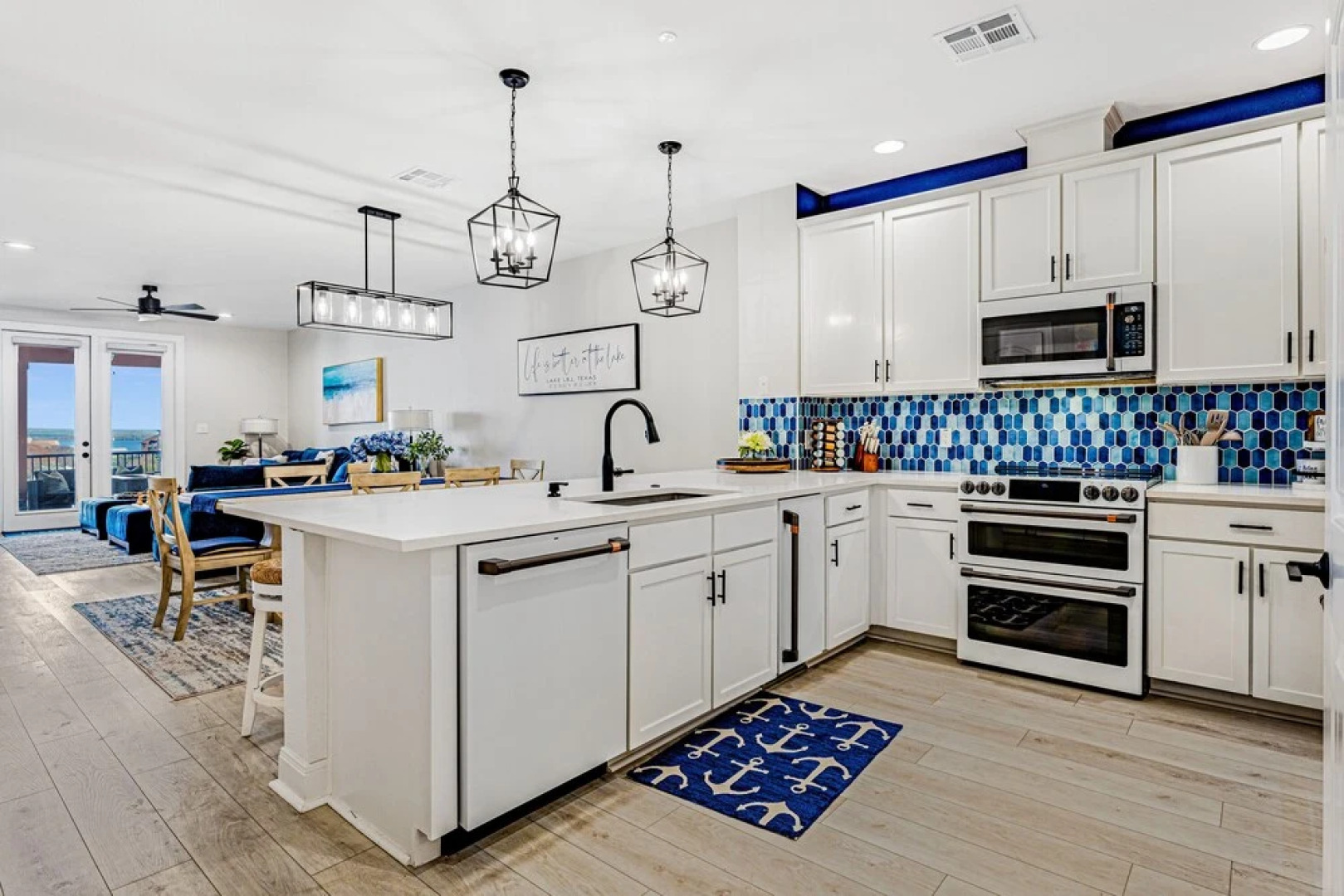 Luxury Waterfront Condo W/pool & Views!