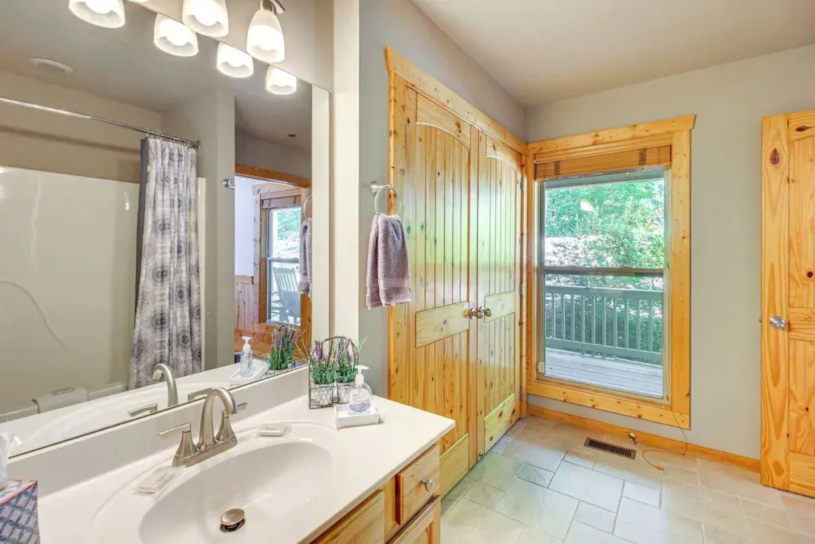 Ellijay Cabin w/ Hot Tub & Mountain Views