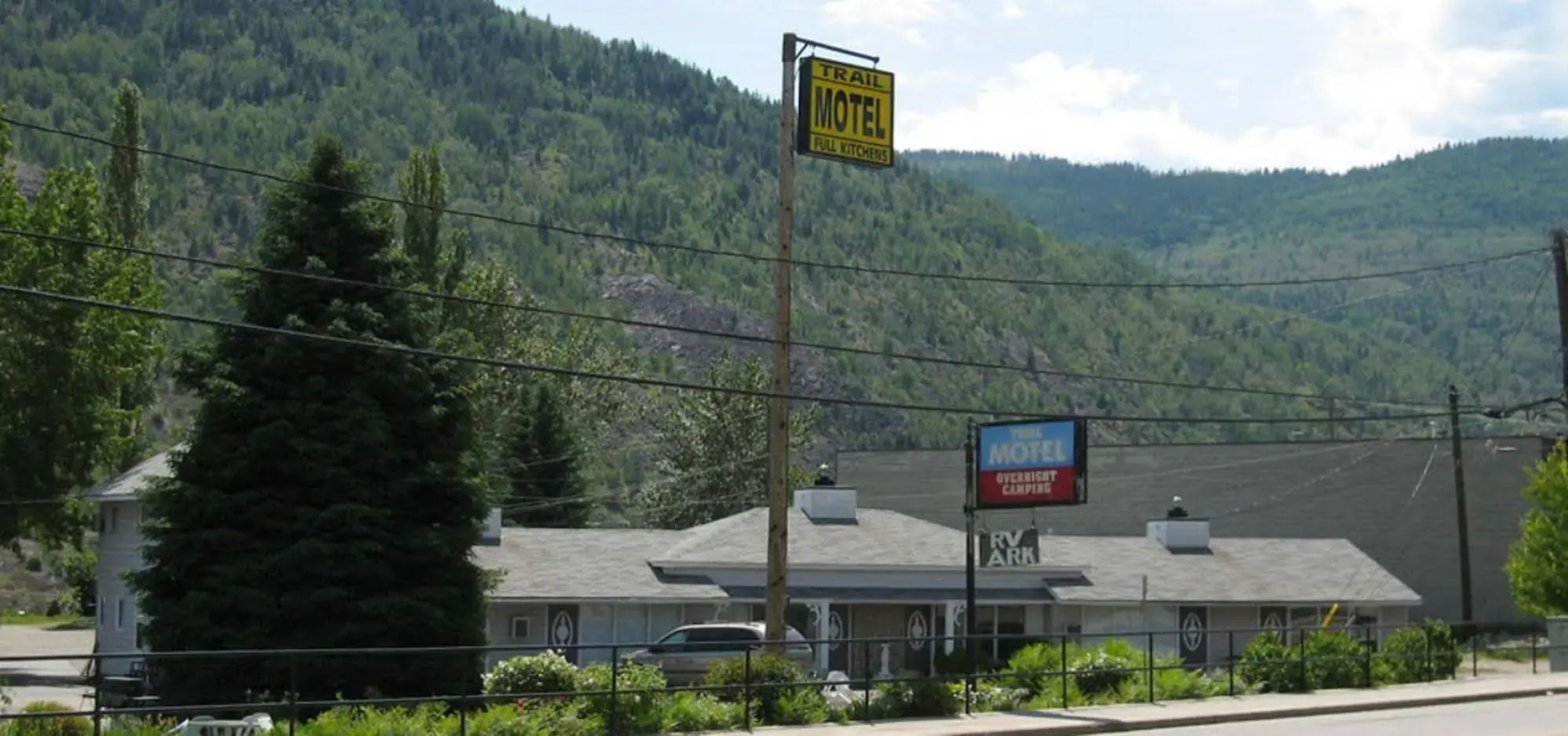 Trail Motel & RV Park