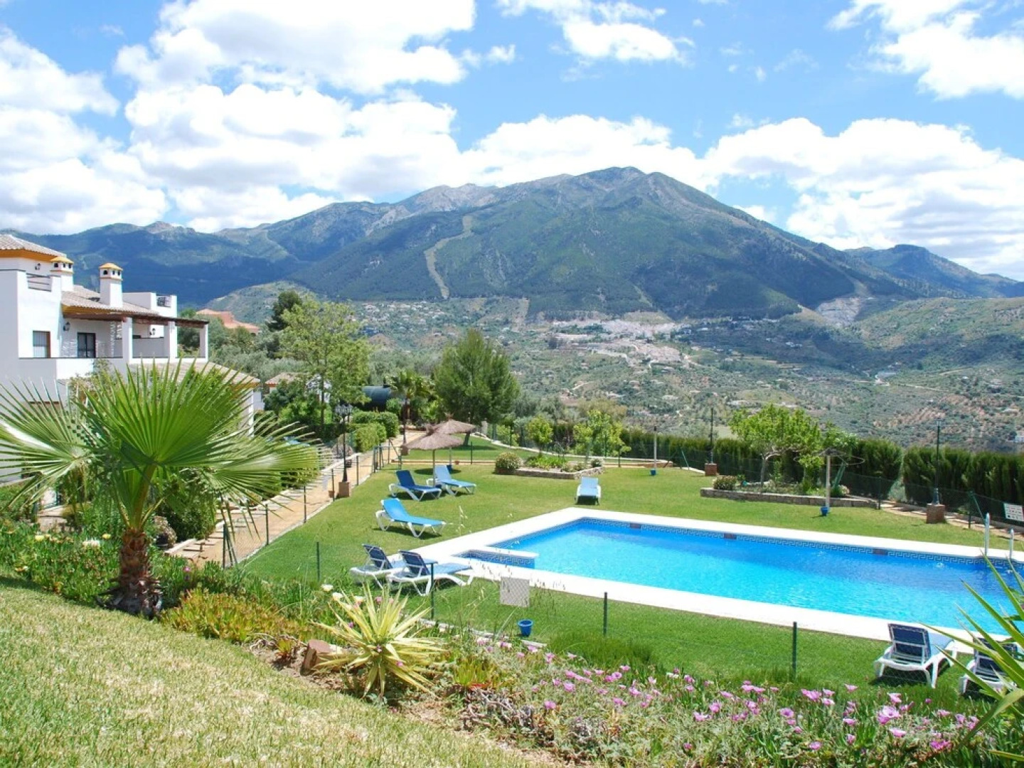 Cozy Apartment in Viñuela With Pool